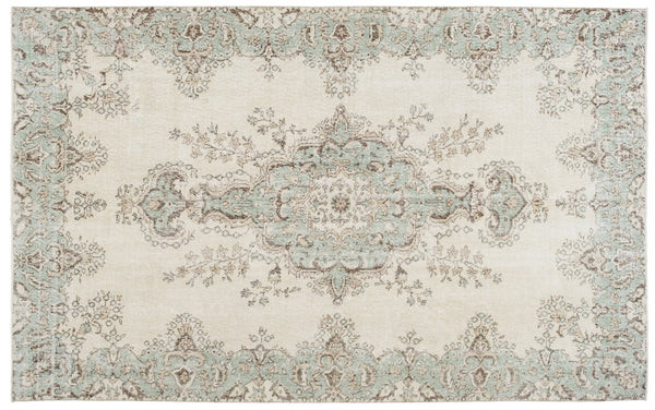 Alfeu
            
              Vintage Persian Rug | Revival Rugs 