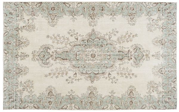 Alfeu
            
              Vintage Persian Rug | Revival Rugs 