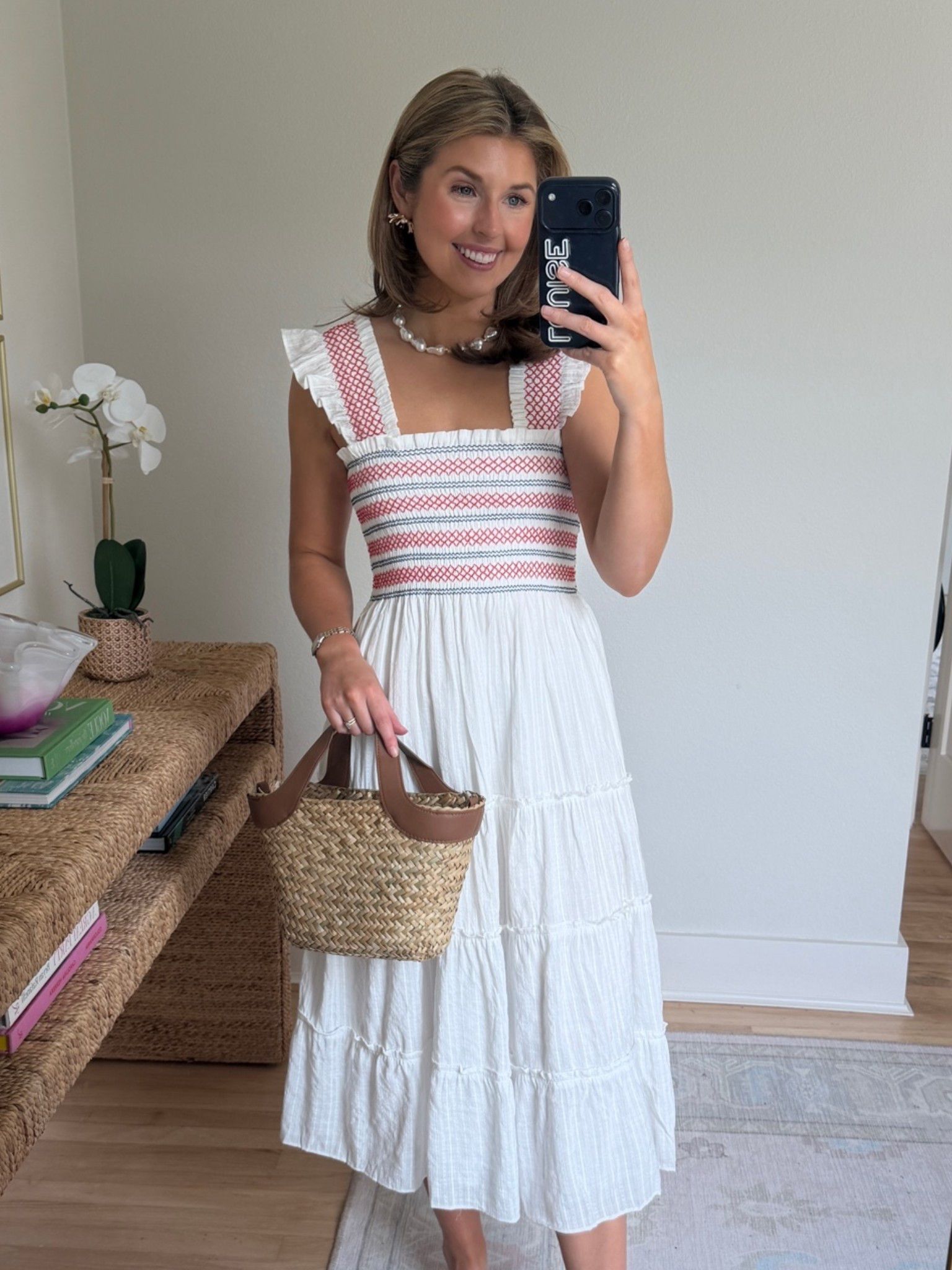 Cute and comfy smocked midi dress perfect for the end of summer! Wearing a S