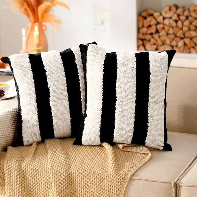 Oudain 2 Pcs Christmas Black and White Tufted Pillow Covers Boho Chunky Geometric Decorative Thro... | Amazon (US)