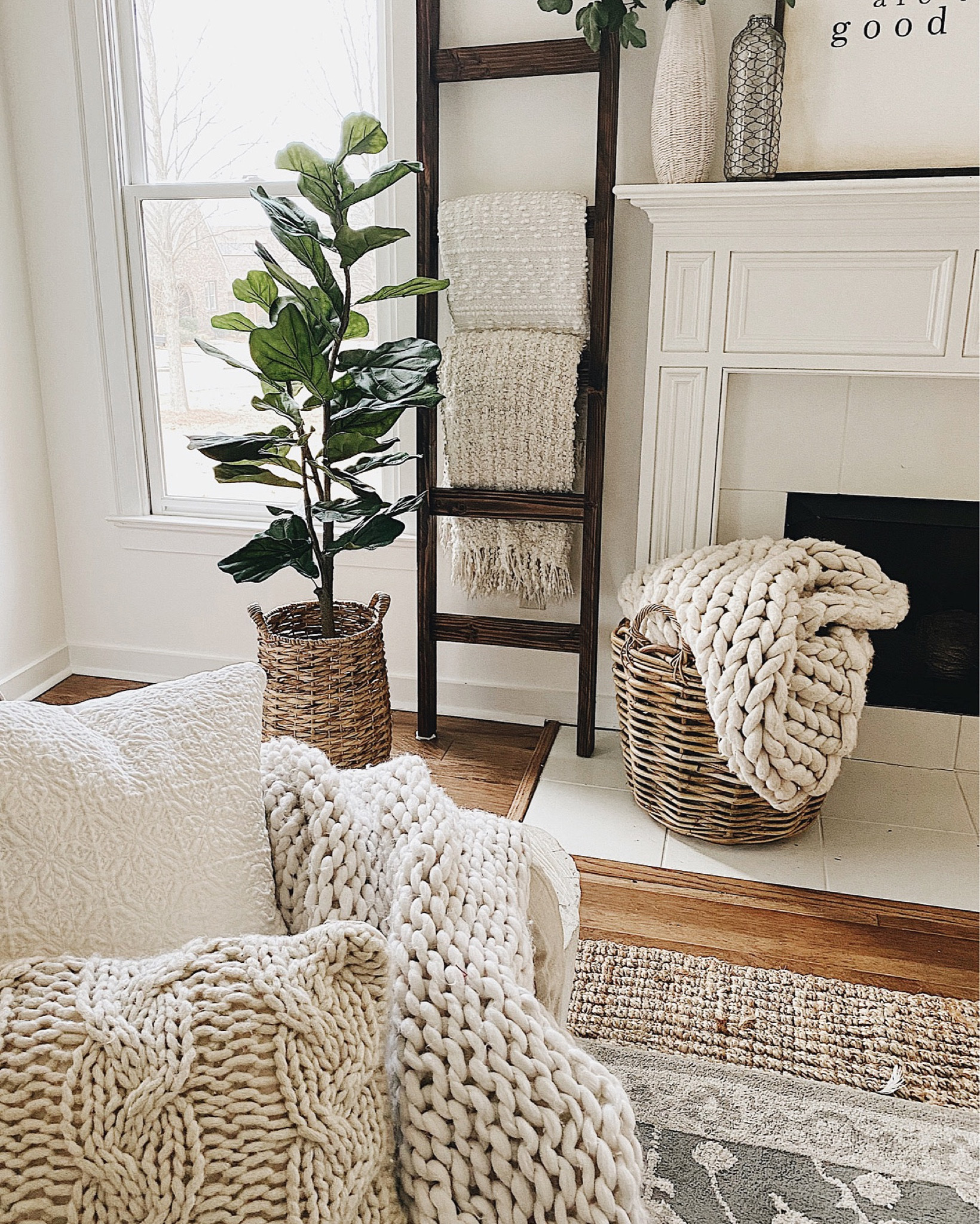 Home decor // Living room // Modern farmhouse // #LTKFind // #LTKunder50 // #LTKunder100

#LTKstyletip #LTKSeasonal #LTKhome