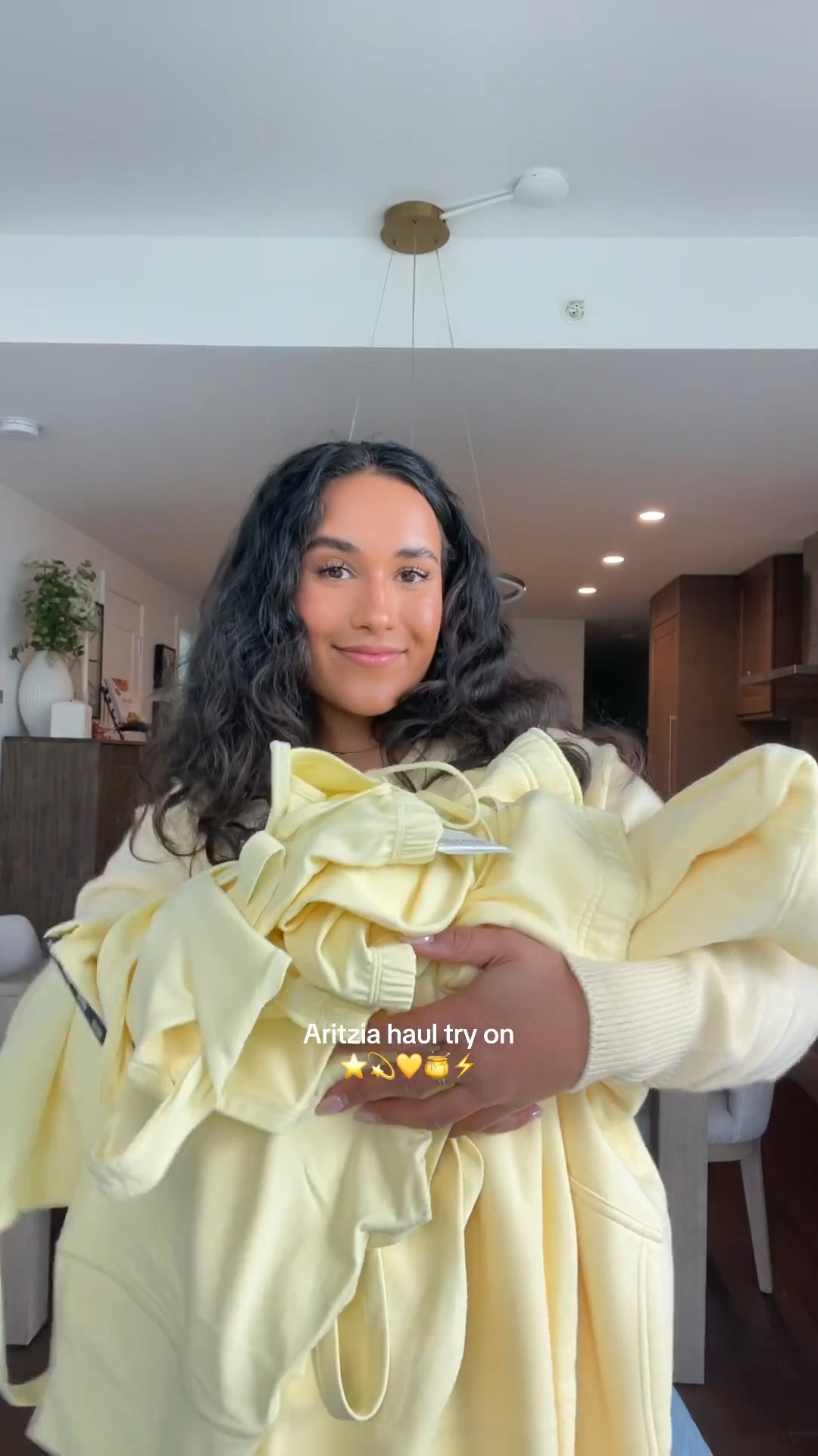 Obsessed with this yellow!!! ⭐️💫💛🥞⚡️🍯 

#aritzia #aritziahaul #aritzialemonade #butteryellowset #yellowset #aritziatryon #yellowsweatsuit #yellowsweatset 

#LTKfitness #LTKsummer #LTKcanada