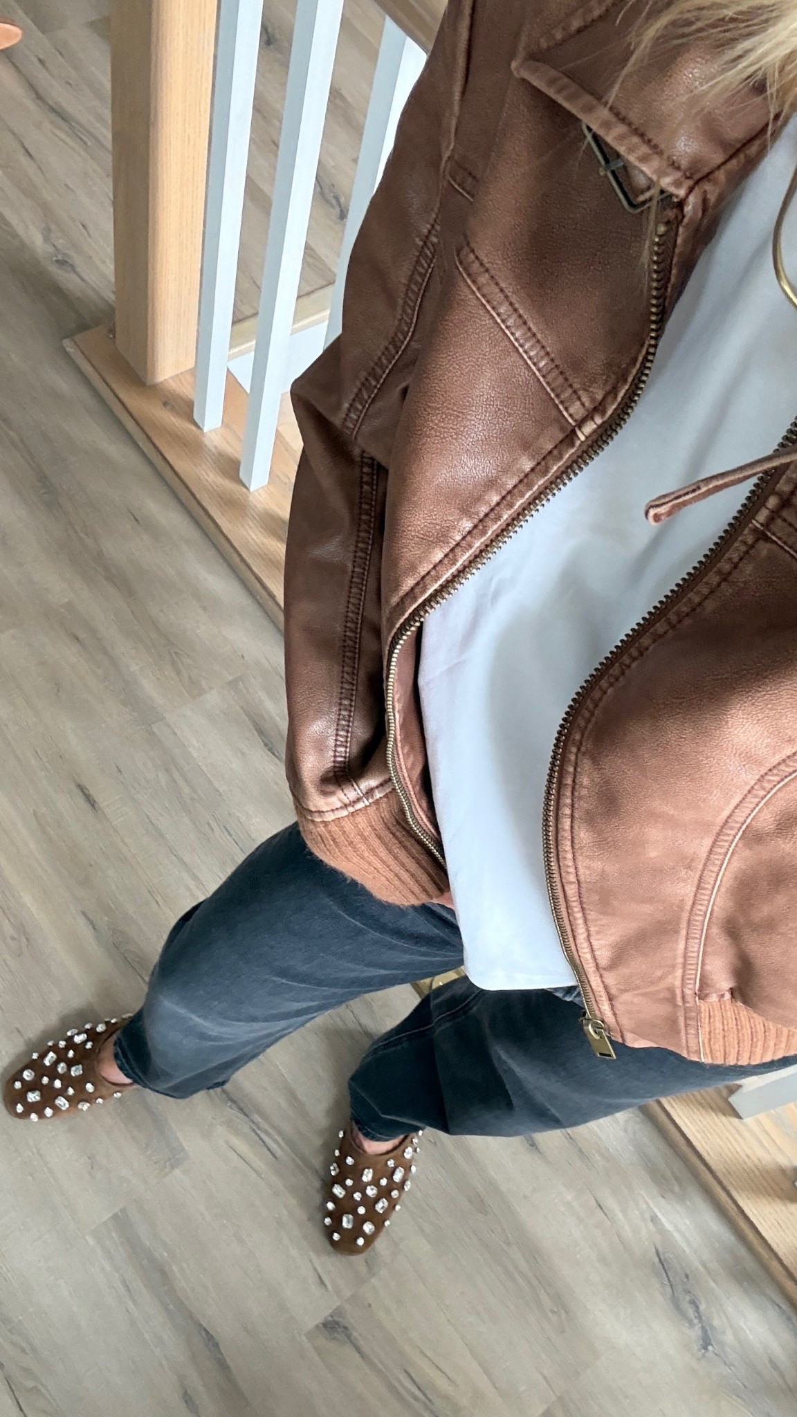 It’s all in the details!
Bomber: runs slightly small
Denim: runs TTS
Flats: run TTS

#LTKgrwm #LTKdayinmylife #LTKSeasonal