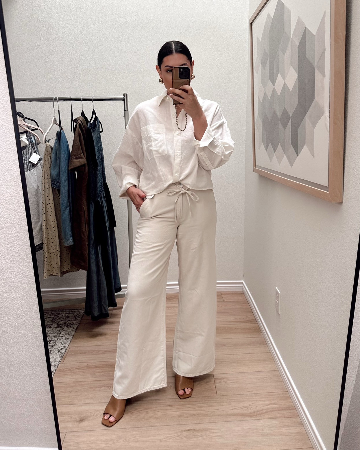 @Madewell is 25% off!

I LOVED this linen top. I liked it on the hanger but didn’t expect much out of it and it’s gorgeous on. It’s a slightly more cropped length, but I’m in the large and this is a touch oversized on me. I don’t think it’s supposed to fit oversized, but I liked this length and the looseness. I would recommend this as a relaxed true to size fit. Non-sheer too for a white linen top!   

 