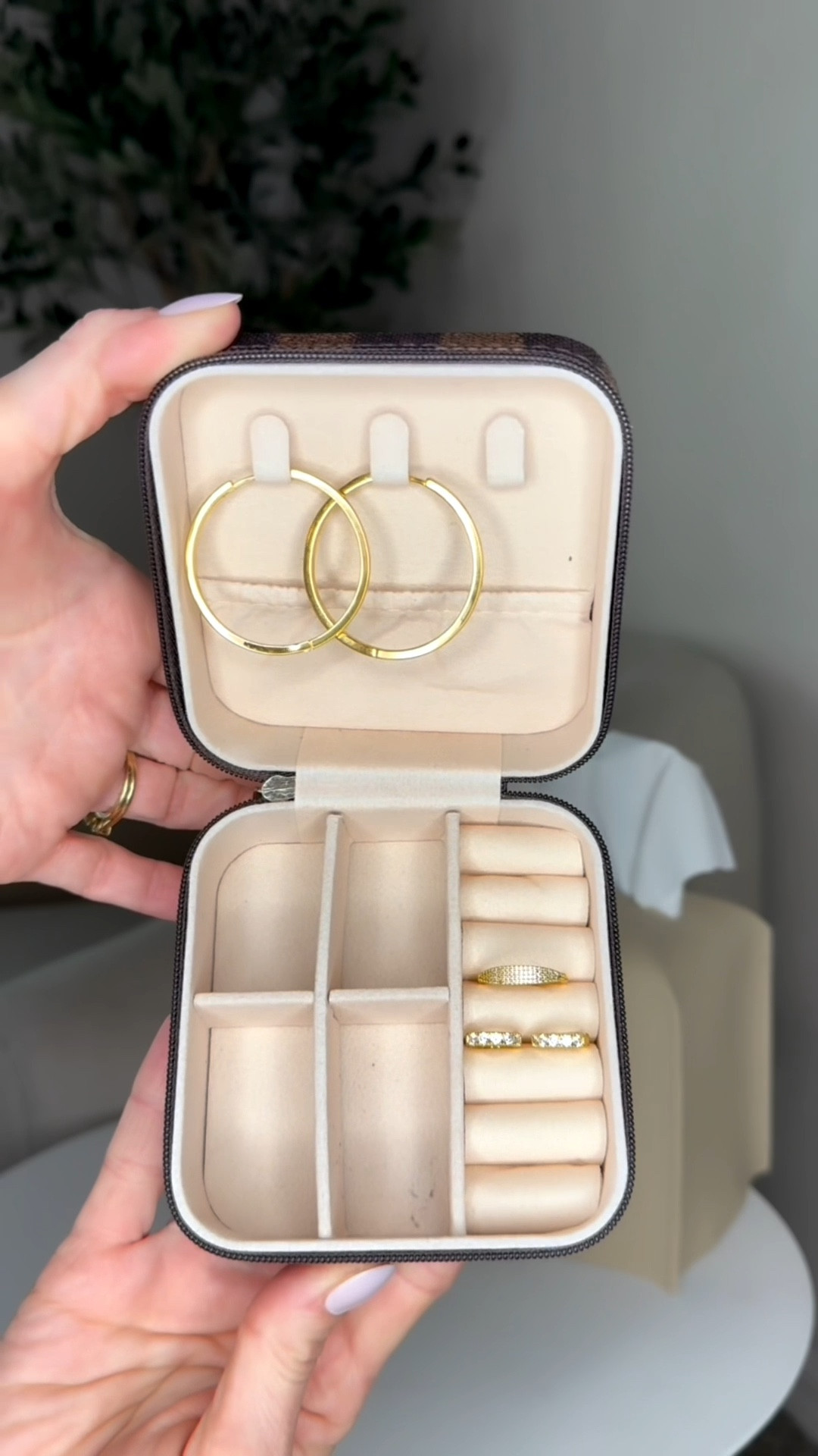 #ad It’s the little things that help jumpstart my day! Like a yummy candle or these classic pieces from @sophiyajewelry 


#LTKBeauty #LTKmorningroutine #LTKselfcare