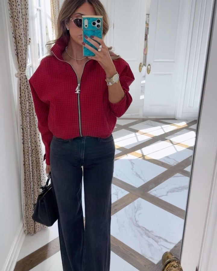XS in the jacket and 25 in the jeans! These jeans are wildly comfy fyi and also very flattering. The jacket runs big so size down! 

#LTKootd #LTKdayinmylife #LTKgrwm