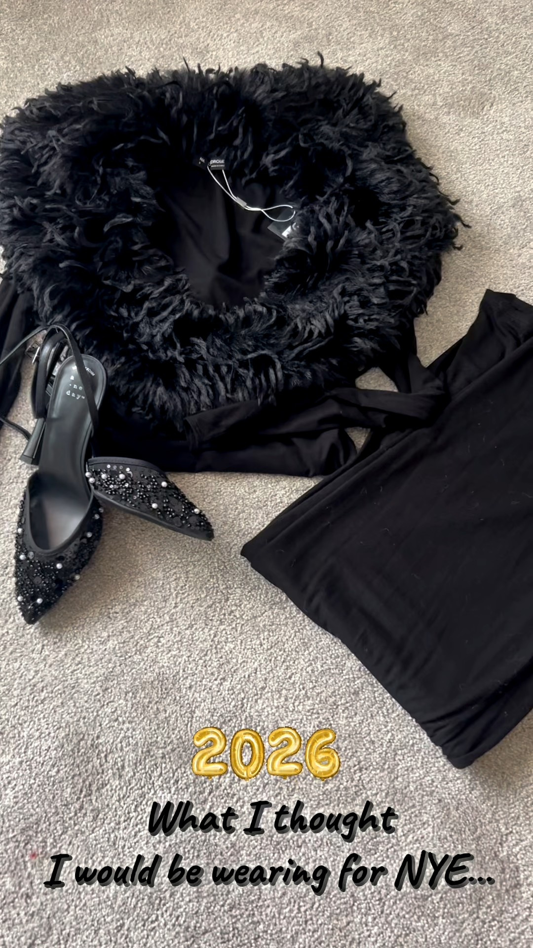 This top is everything! I love this brand. I did medium in top and small in bottom. Selling out fast!!

#LTKHoliday #LTKFindsUnder100