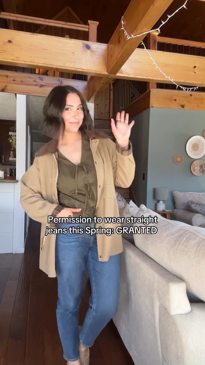 Just in case you thought your straight jeans were out of style.. I’m sharing this to show you they can absolutely stay in the rotation this Spring because what else are we wearing with our cute flats?? ☀️🌷

Jacket is @shopholleygirl! Just say “WANT” and I’ll send ya all the 🔗s!! 🤎💚

#springoutfit #jeansoutfit #barnjacket #springinspo #momswithstyle