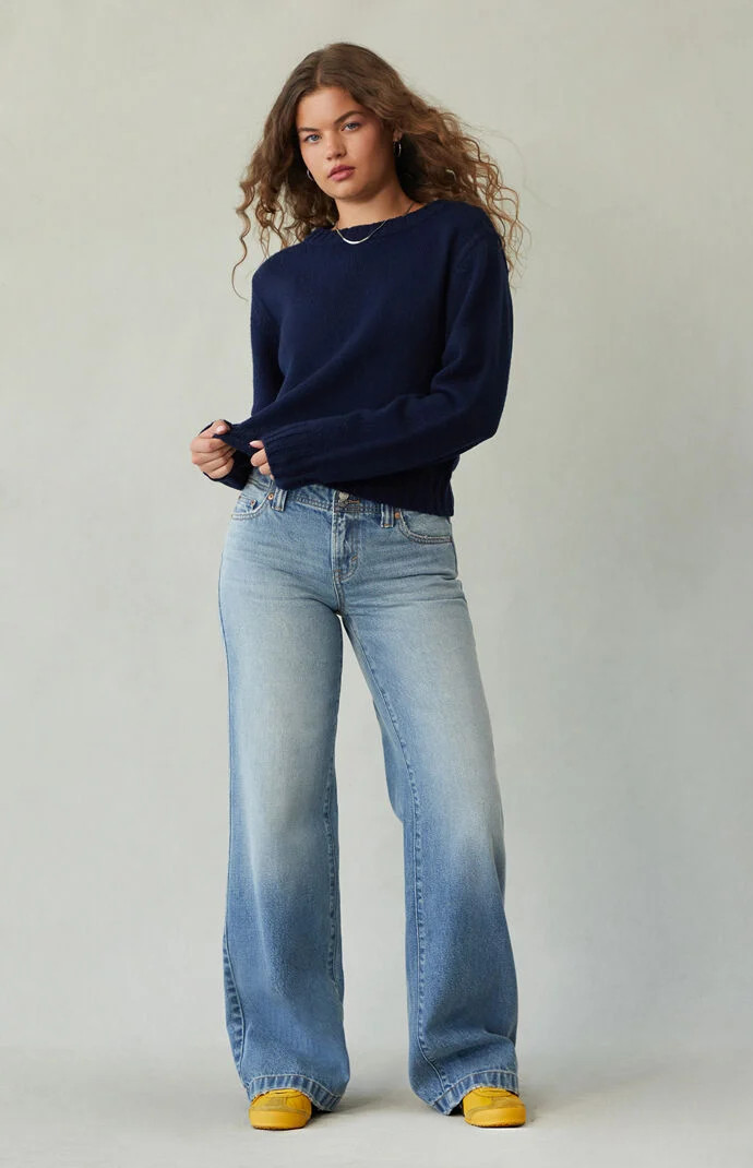 Women's Casey Low Rise Baggy Jeans Lighter Blue in Medium Indigo - Size 25 | PacSun