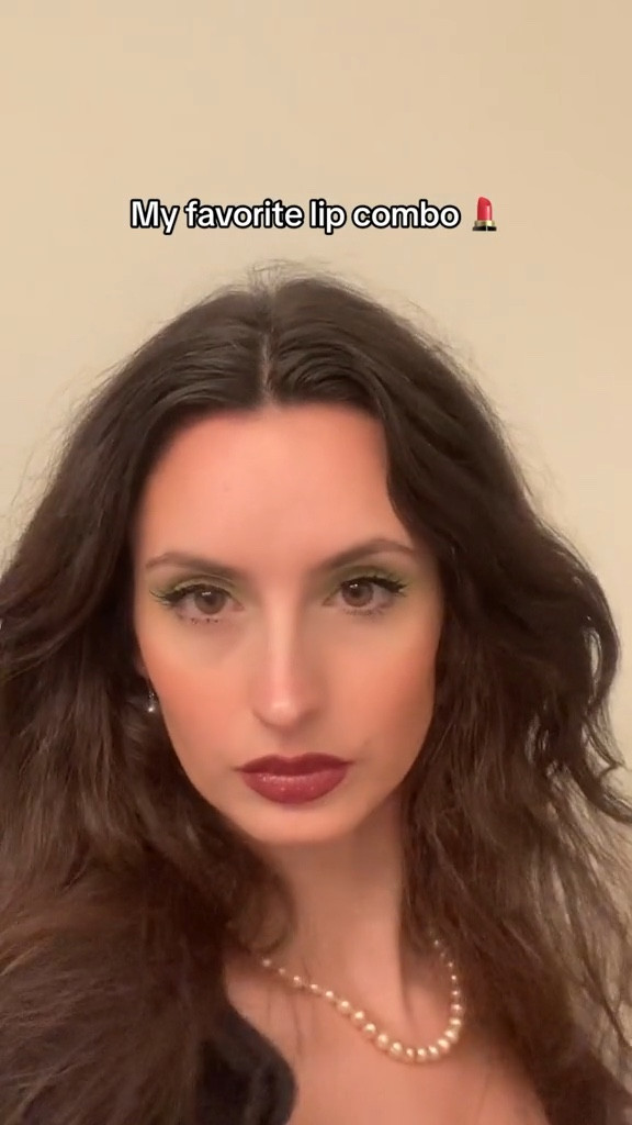 Chanel Lip Pencil 194 - Rouge Noir
Chanel Rouge Coco 438 - Suzanne
