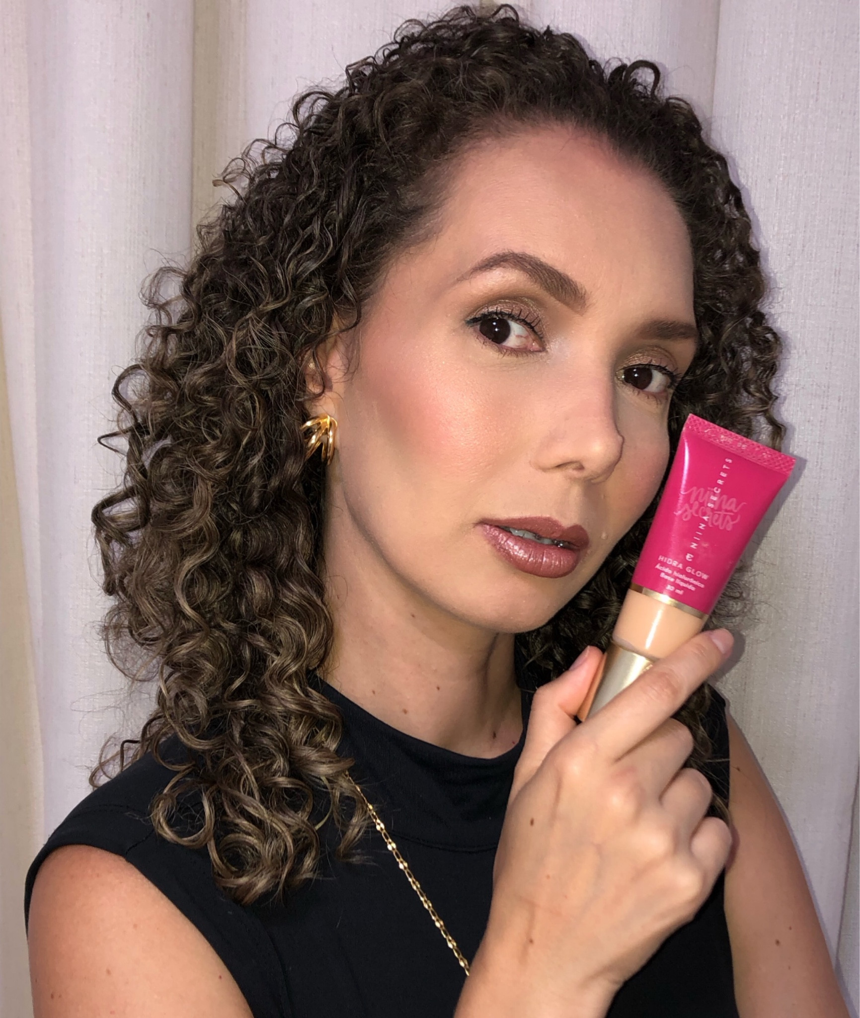 Melhor base nacional de todos os tempos para pele normal a seca! Essa base é hidratante e de cobertura leve a média. Hidra Glow Niina Secrets com Eudora.

#LTKbrasil #LTKbeauty