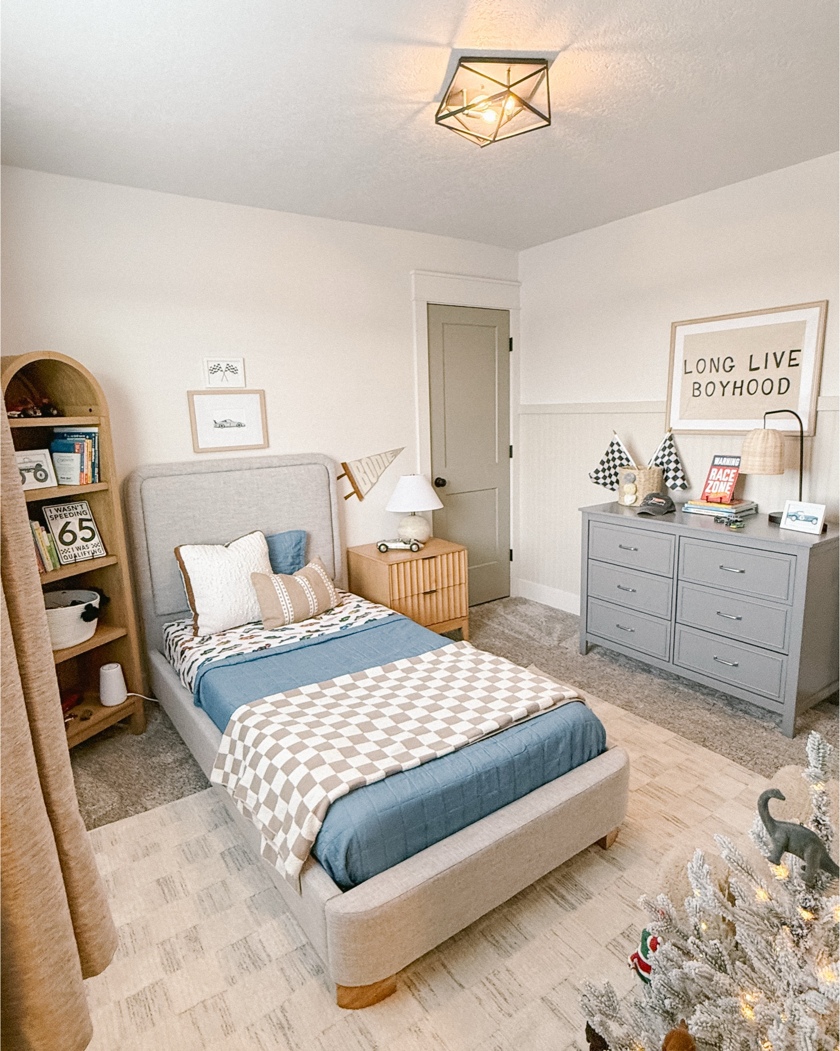 Big boy room! 

Several items in his room are on SALE! Including the nightstand, such a steal! The arch bookshelf now comes in several colors including a beautiful green!

Toddler room, big boy room, kids room, boy room, kids room decor, kids room idea, twin bed, bookshelf, nightstand, target, Wayfair, Etsy, car room, kid room