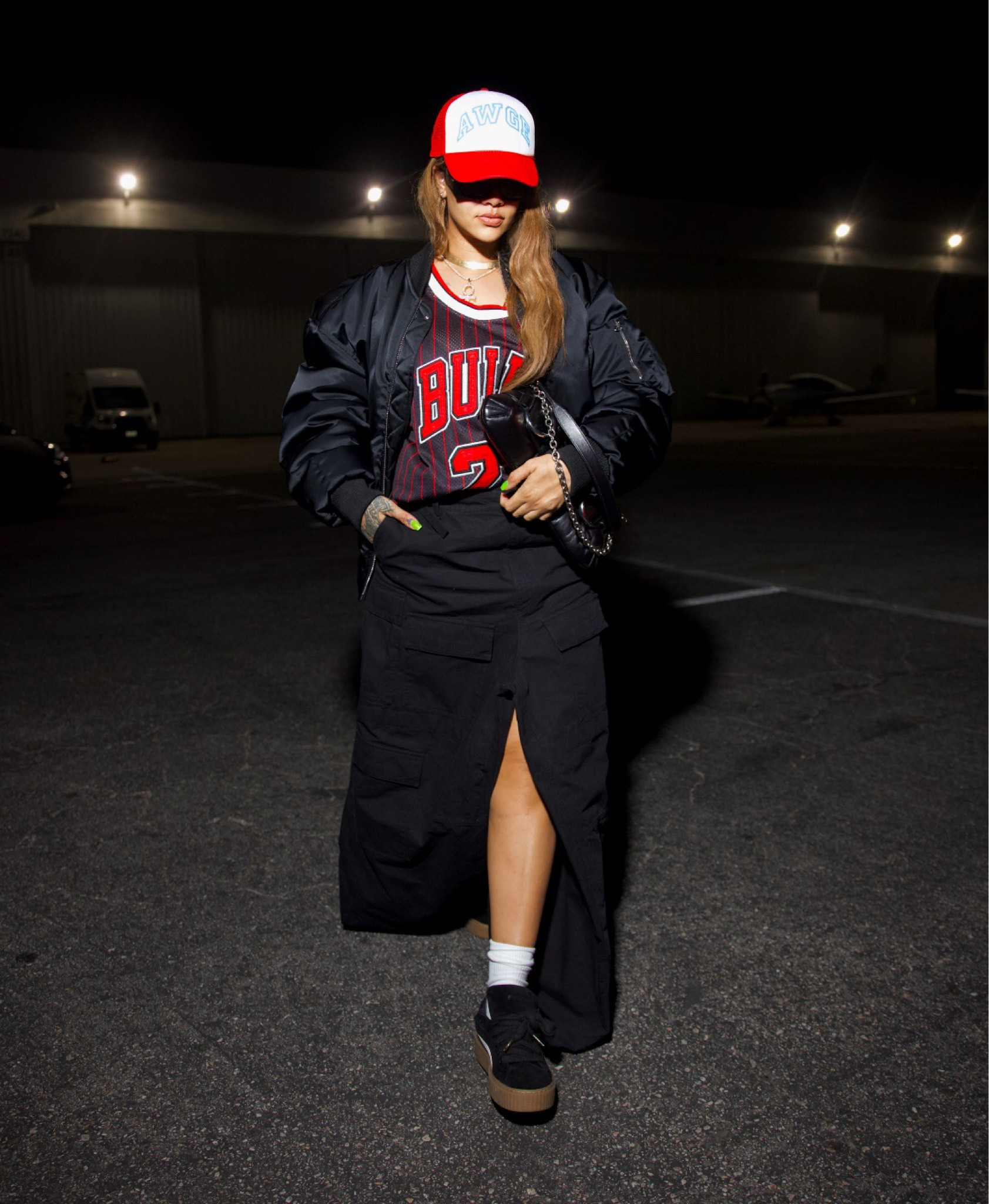 Rihanna carried a Gucci Horsebit Chain shoulder bag in Las Vegas, Nevada . 

Image courtesy of Gucci/IPA Agency
