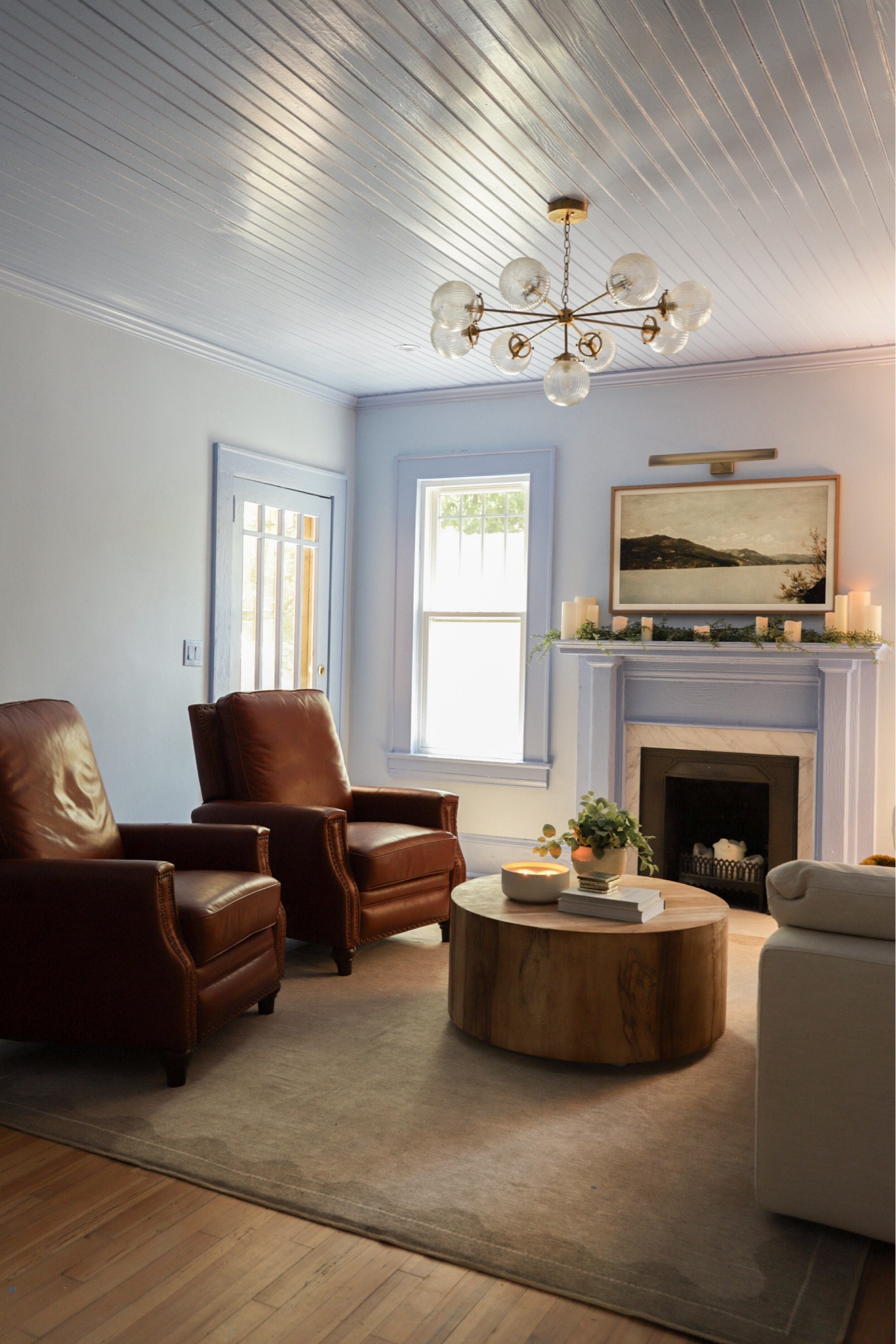 #ad Gave my family room a lighter and brighter blue using #hgtvhomebysherwinwilliams Infinity Interior paint! Just one coat and done👏🏻👏🏻👏🏻 All products used for this project are courtesy of @loweshomeimprovement #lowespartner