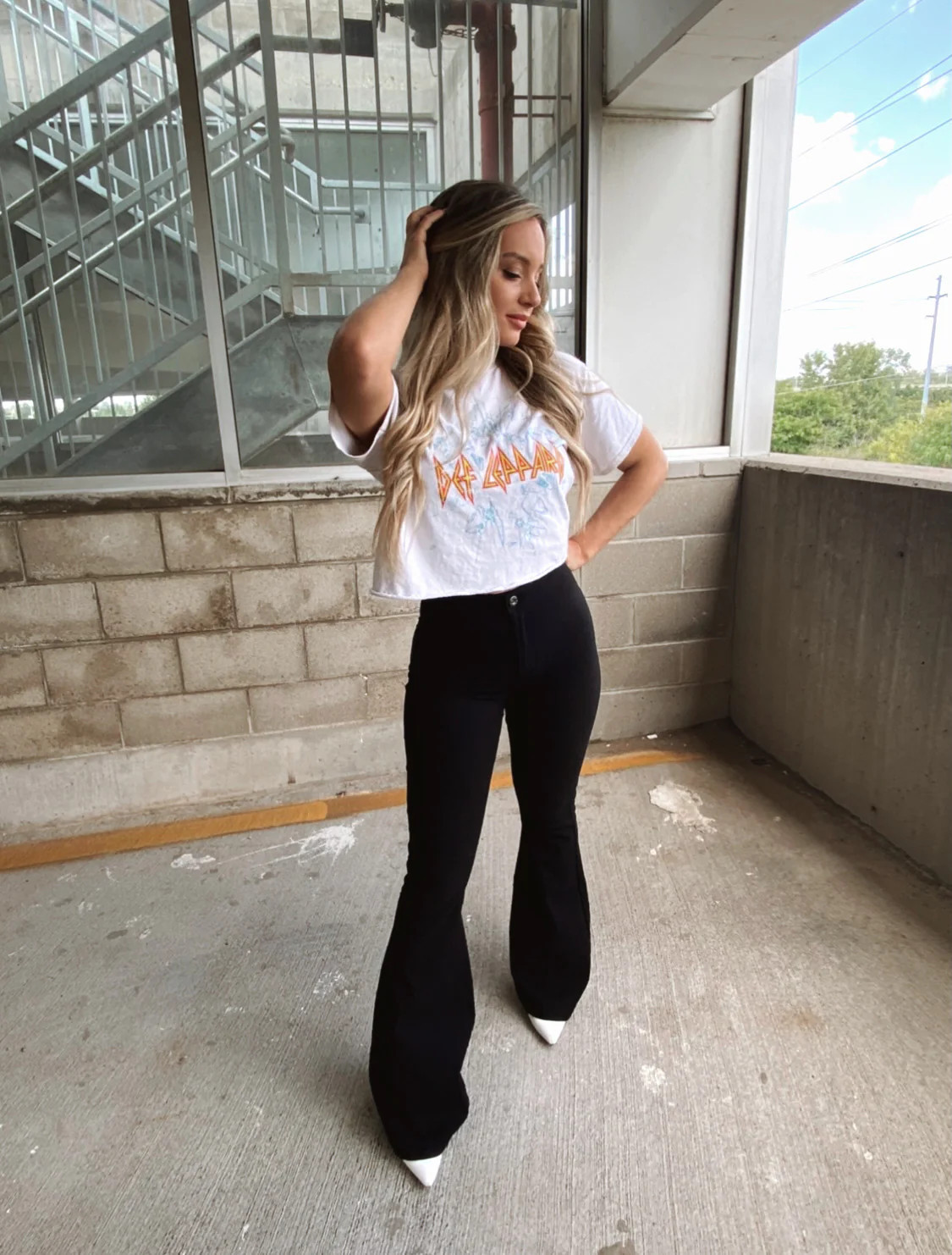 Fiona High Waisted Bell Bottom Flare Jeans - Black | Willow Boutique