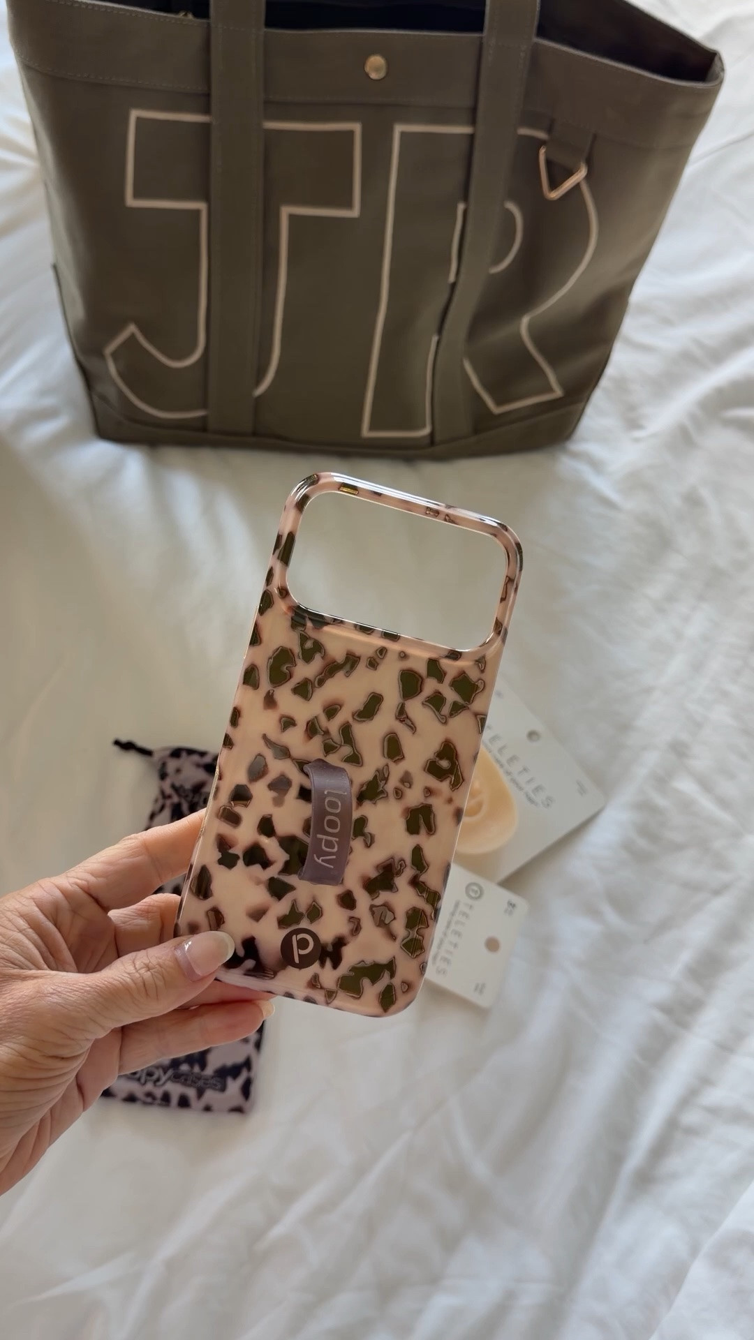 The only phone case I’ve used for 6+ years now. 🙌🏻
