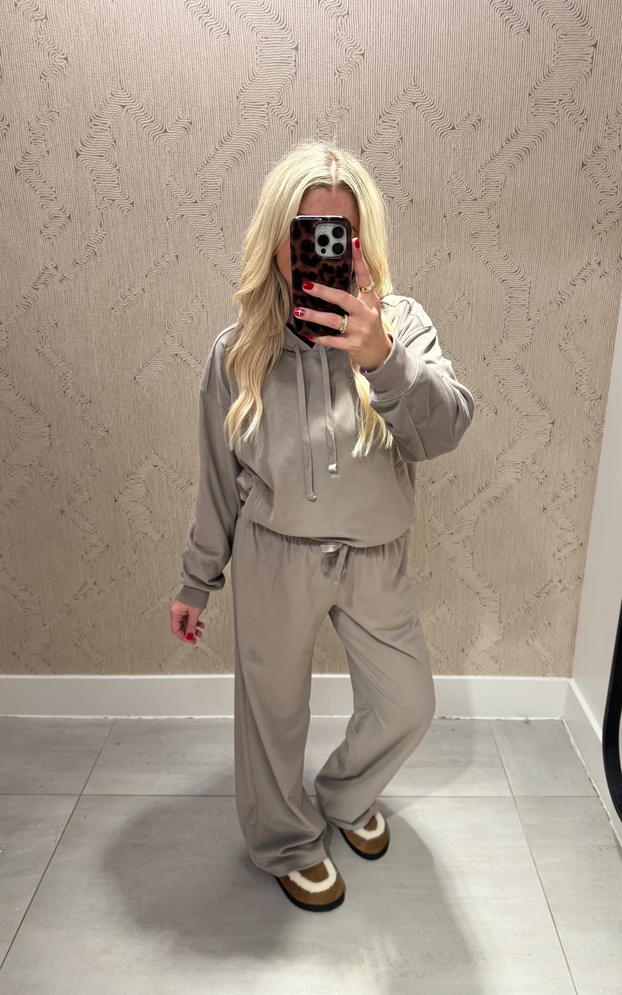 New Abercrombie matching set on sale
Size m
Clogs tts
Gift idea #LTKGiftGuide

#LTKootd #LTKSaleAlert