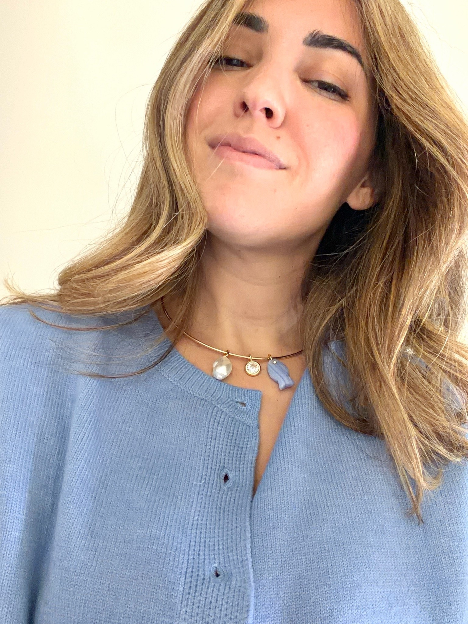 My little summer splurge is this Baublebar charm necklace. 

The charms can be interchanged so it can be a single pendant or multiple 🐚