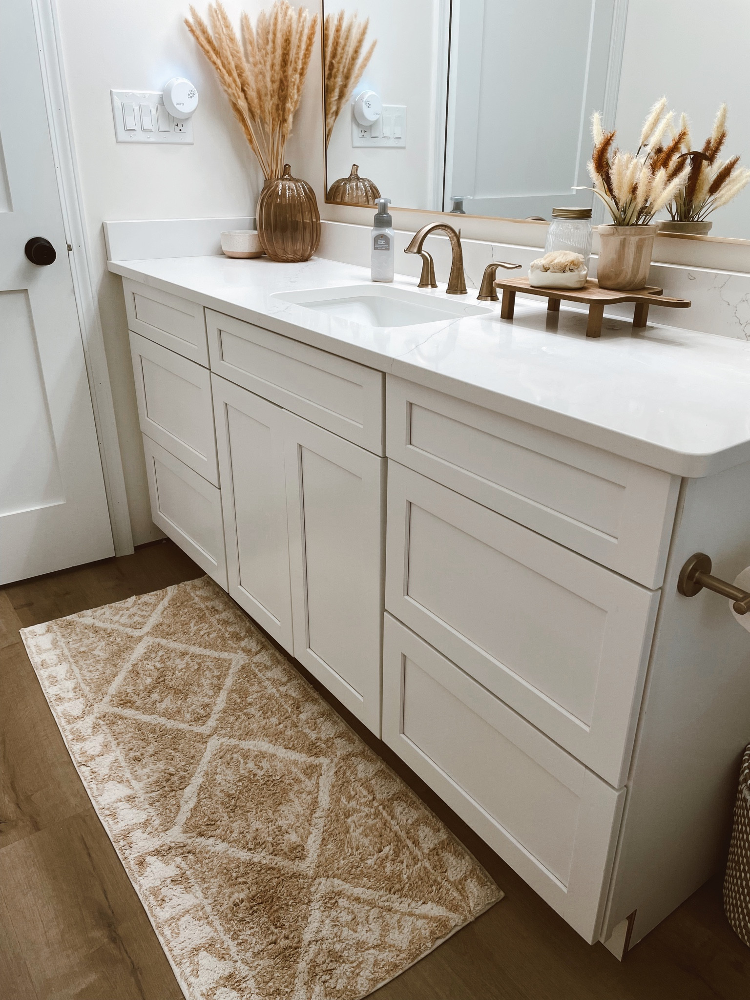 Neutral fall boho bathroom decor 🤎



Fall decor, coastal decor, bathroom inspo, boho home, target finds, urban outfitters home, neutral colors, farmhouse, white walls, pampas grass, bathroom organizer, candles

#LTKSeasonal #LTKstyletip #LTKhome