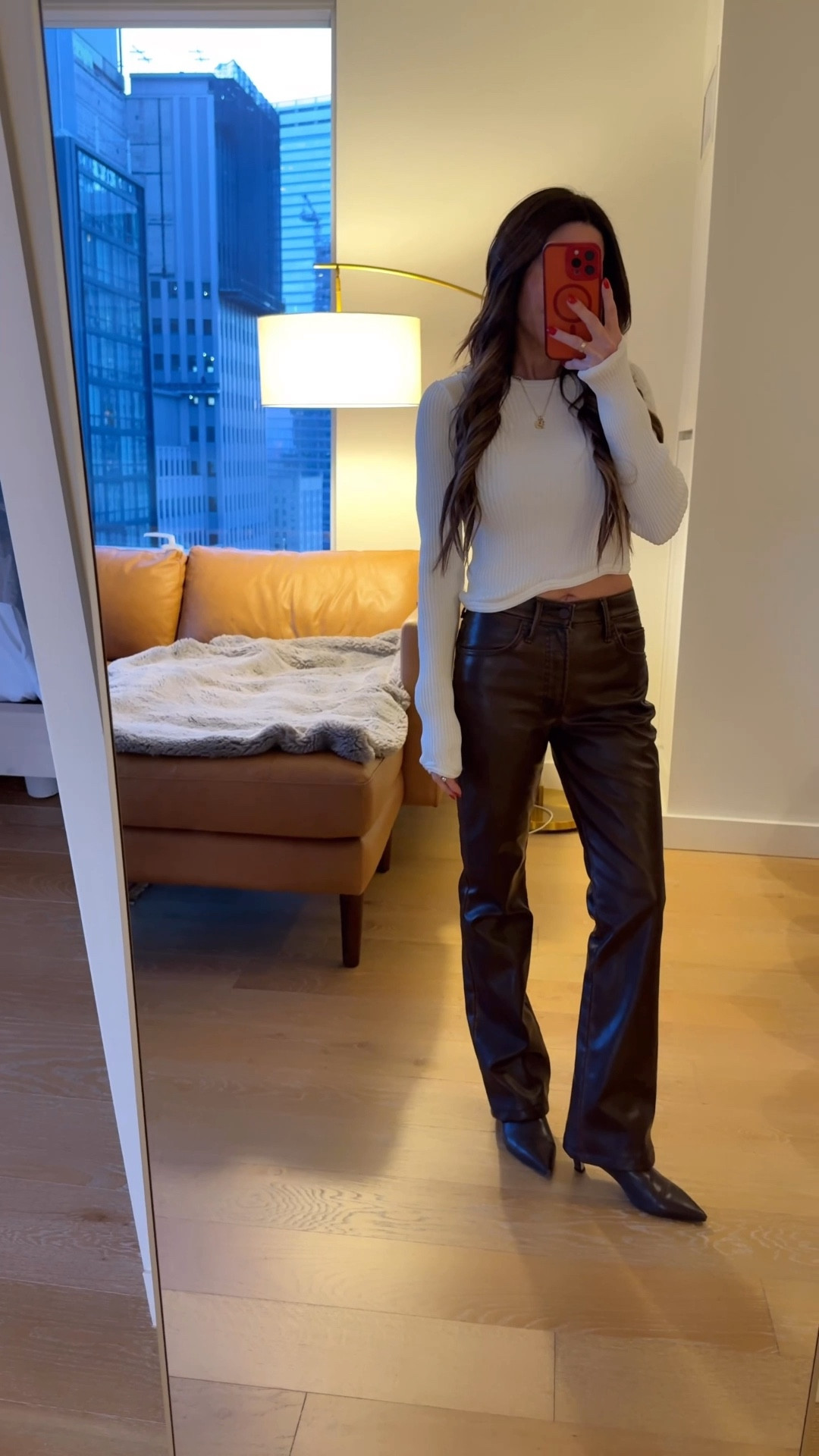 •mother pants wearing 24
•top xs
My exact boots are sold out.