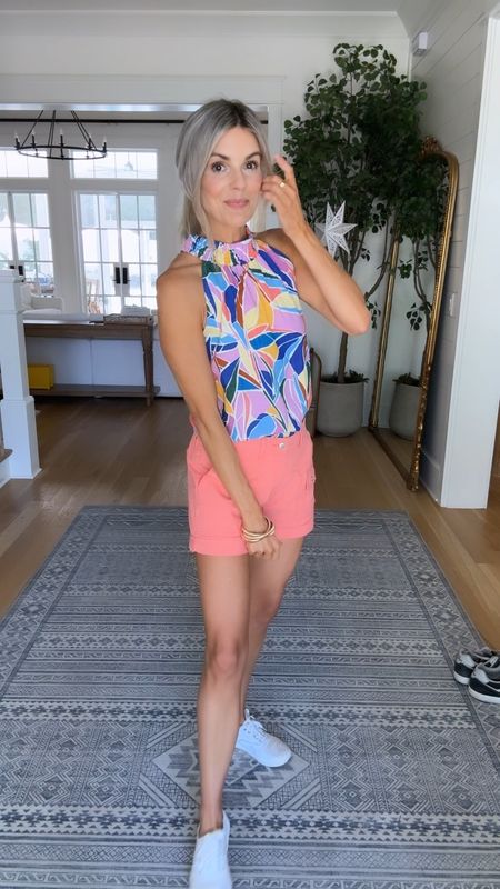 How fun is this outfit?!?! Perfect colors for summer or a vacay! 