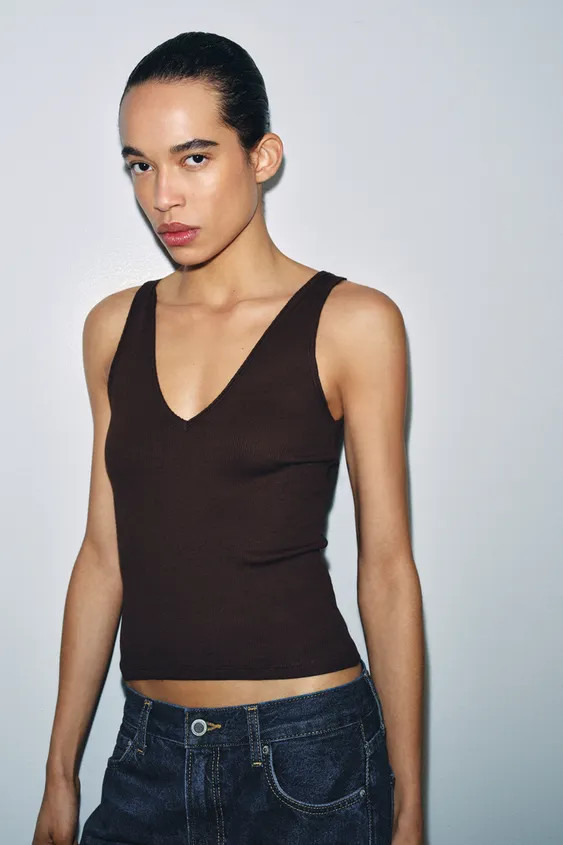 Top made from a cotton blend yarn. V-neck and wide straps. Ribbed knit fabric. | Zara UK