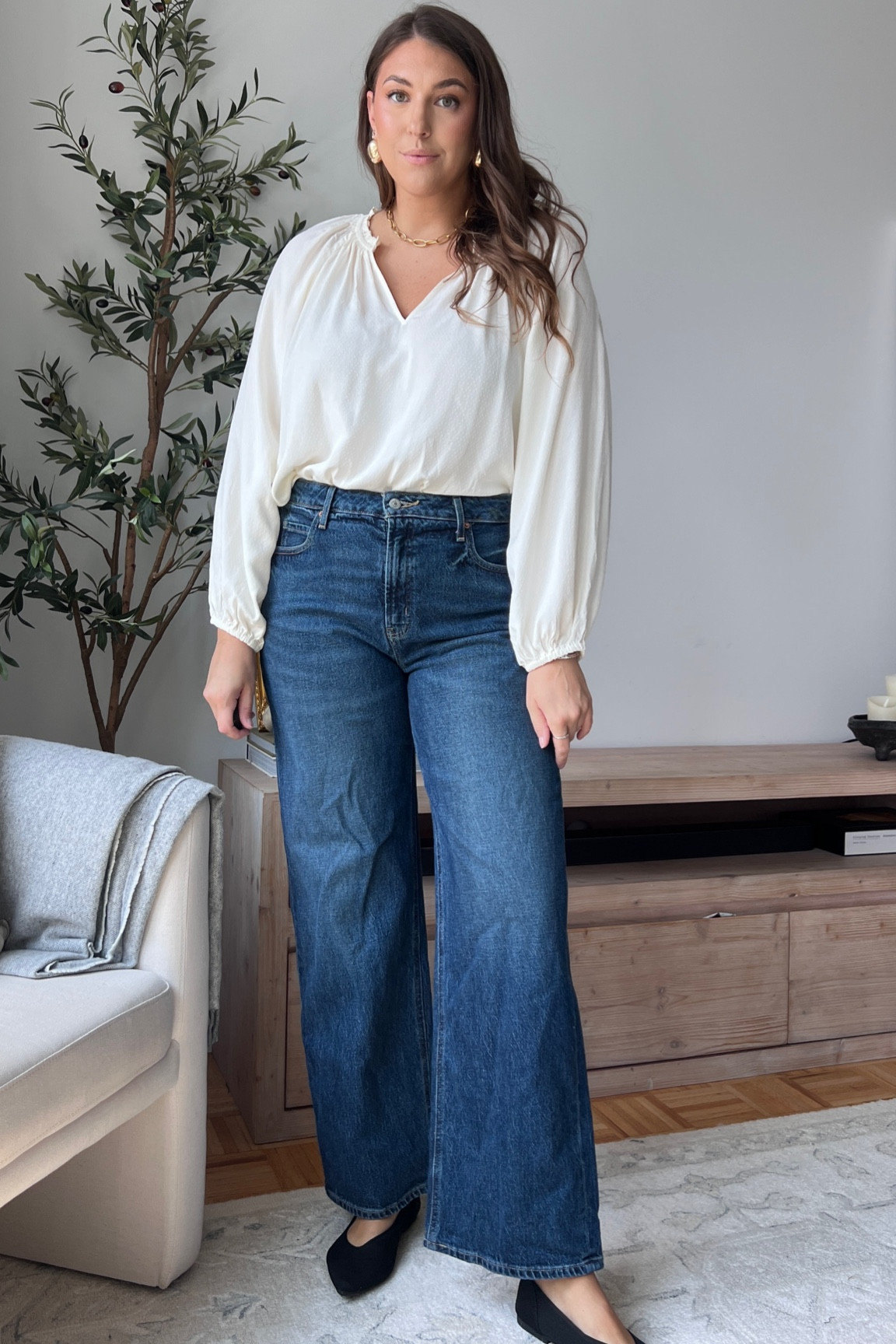Your sign not to sleep on old navy jeans . High rise wide leg fit like a GLVOE 


size 10 fashion | size 10 | Tall girl outfit | tall girl fashion | midsize fashion size 10 | midsize | tall fashion | tall women | 

#LTKFindsUnder50 #LTKMidsize #LTKStyleTip