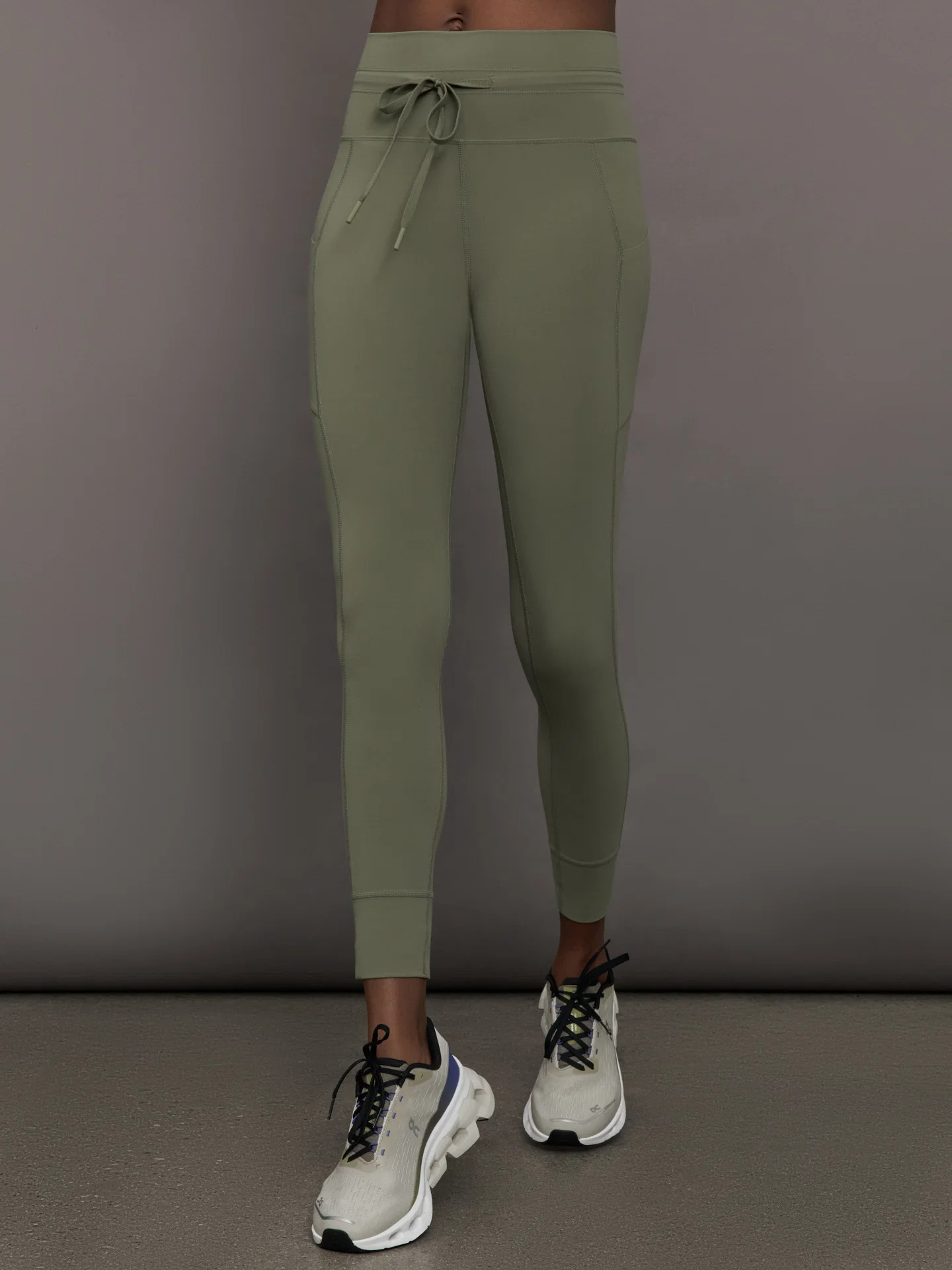 High Rise Sport Legging in Melt - Moss | Carbon38
