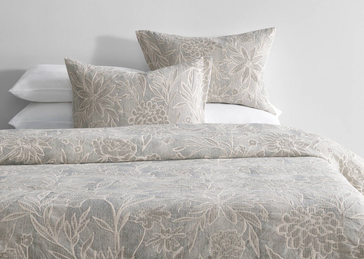 Elza Floral Duvet set Queen Lt. Grey/Iv | Urban Barn