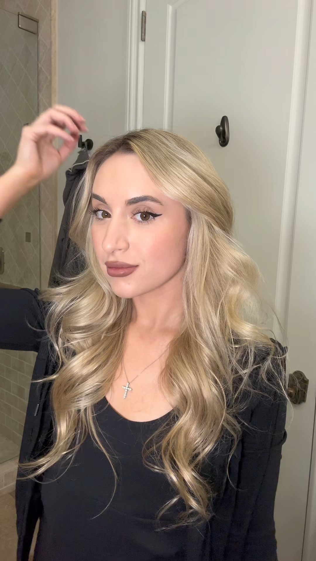 5 minute nontoxic blowout ✅💁‍♀️ #blowout #rahua #nontoxichaircare #nontoxicbeauty 

#LTKBeauty