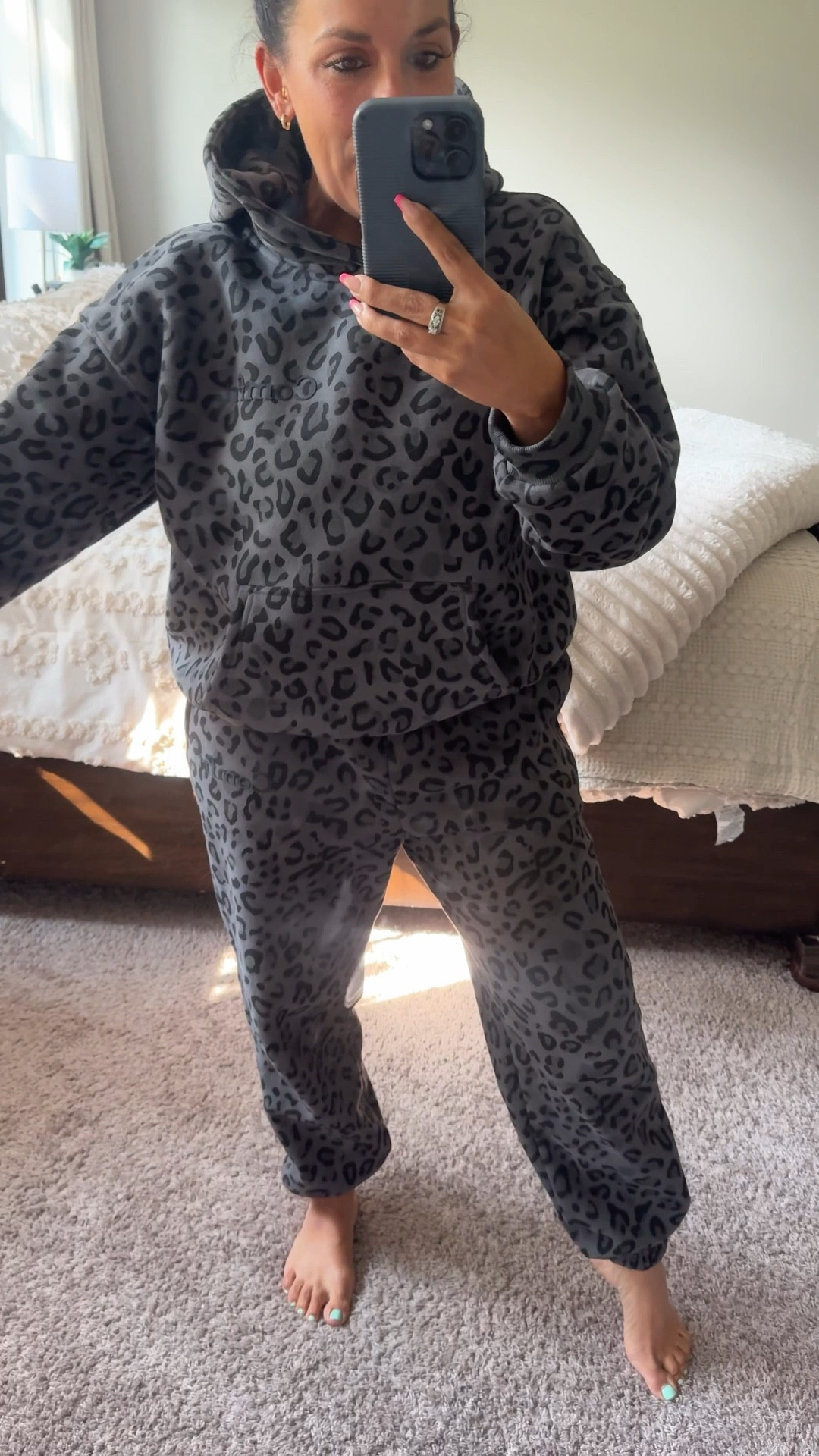 Petite Girls!! If you love Comfrt Sets I just discovered that the extra large in the kids line fits me perfectly and it’s way more affordable! I’m 5 feet tall 125 pounds wearing a youth XL and honestly, I feel like it fits me better than my adult XS!! This leopard print sweatsuit is a limited edition so if you want one run and snag one before they’re gone! 

#fashionhack #petite #affordablefashion #comfyfashion