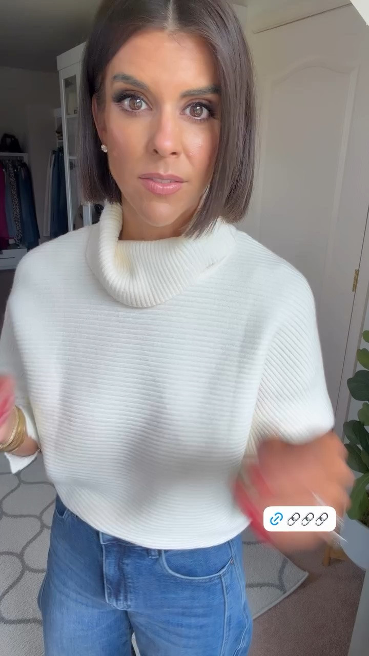 Size small in sweater size 0 in jeans

#LTKootd #LTKdayinmylife #LTKgrwm
