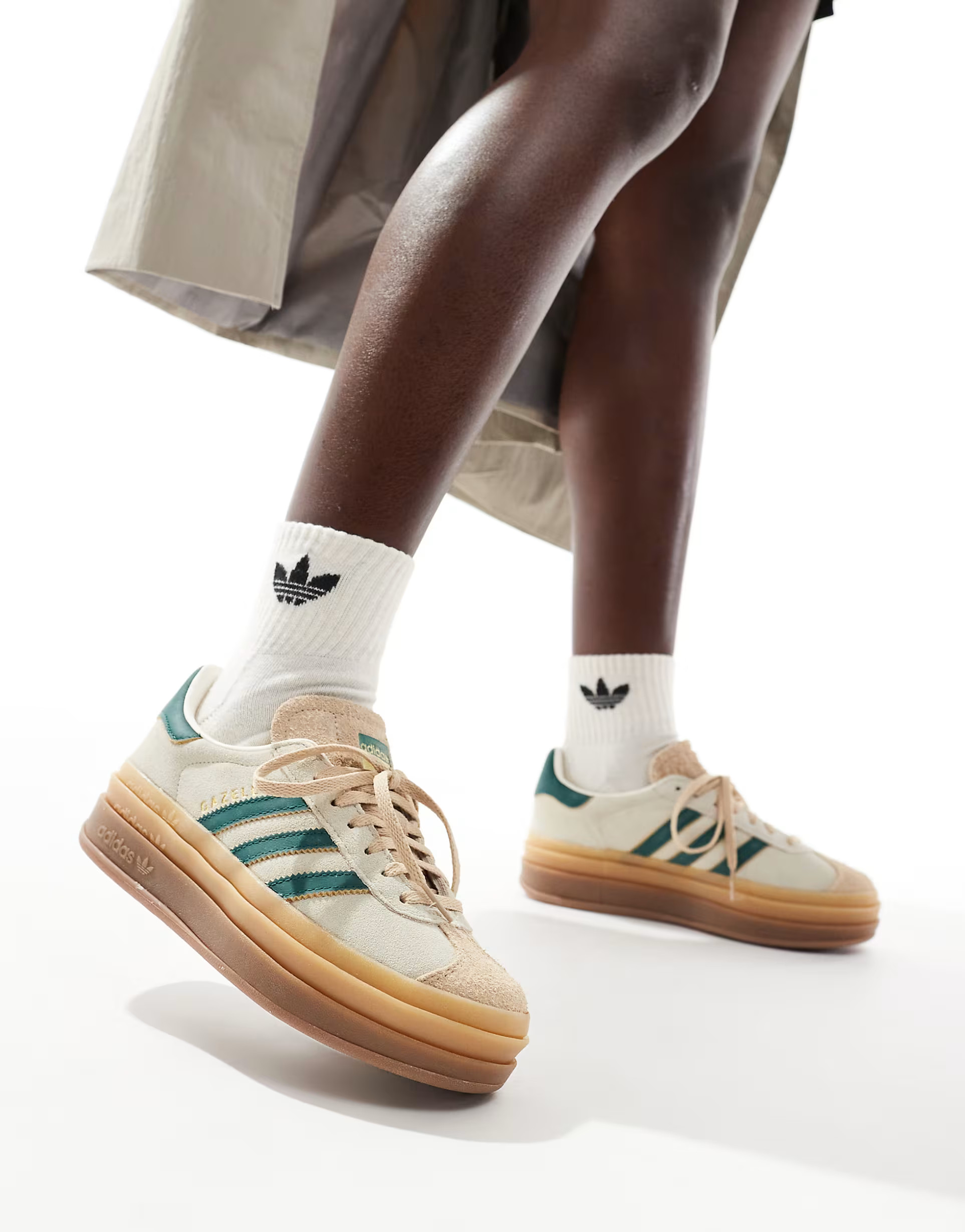 adidas Originals – Gazelle Bold – Sneaker in Creme und Grün mit Plateau-Gummisohle | ASOS (Global)
