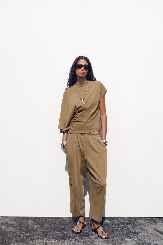 WASHED ASYMMETRIC T-SHIRT$ 29.90Dark tan | 4424/162/709Add to cartAddSLIM FIT - ROUND NECK - REGU... | Zara US