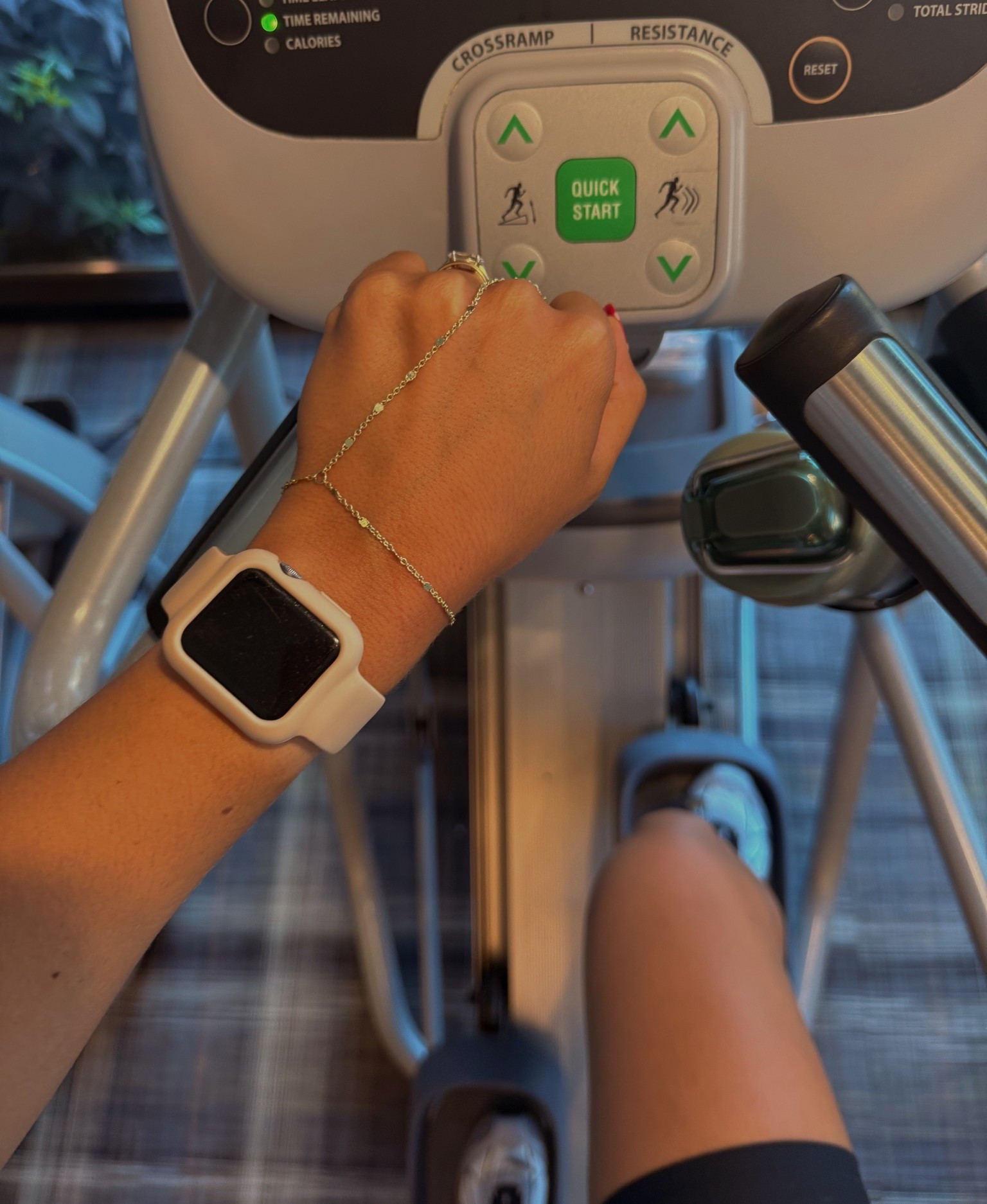 Neutral silicone Apple Watch band

#LTKSaleAlert #LTKootd
