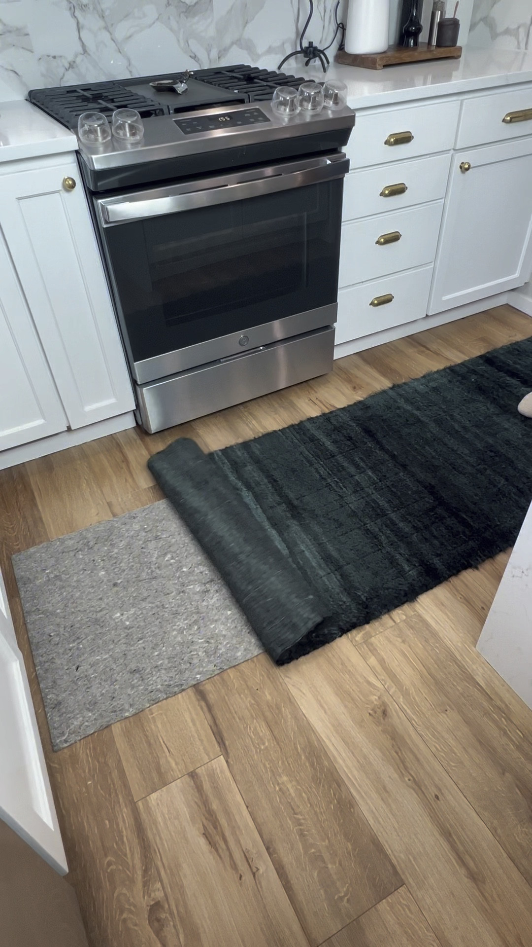 My newest addition in my kitchen🤍 
This beautiful cb2 runner rug

Christmas decor, kitchen decor, kitchen ideas, cb2 runner rug, cb2 rug 

#LTKhome #LTKVideo #LTKstyletip