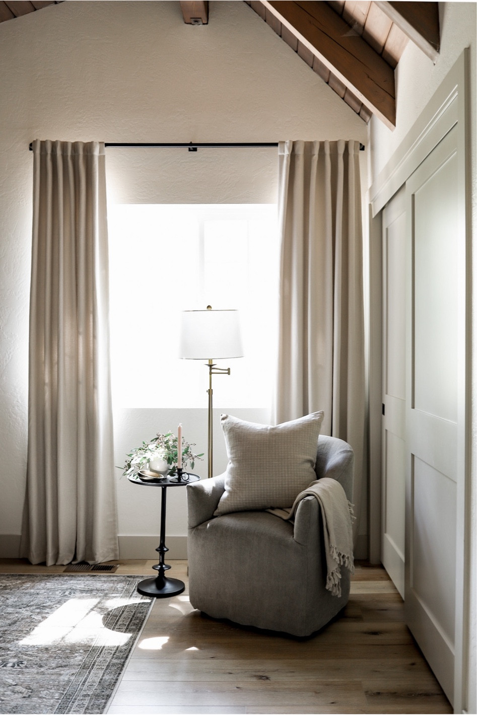 Love this cozy sitting area in the lake house guest bedroom! 

#LTKsalealert #LTKSeasonal #LTKhome