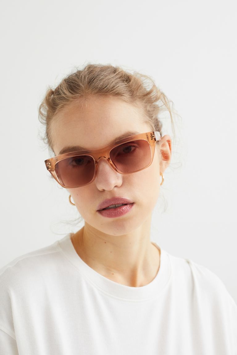 Lunettes de soleil anguleuses avec monture, verres et branches en plastique. Verres teintés prot... | H&M (FR & ES & IT)