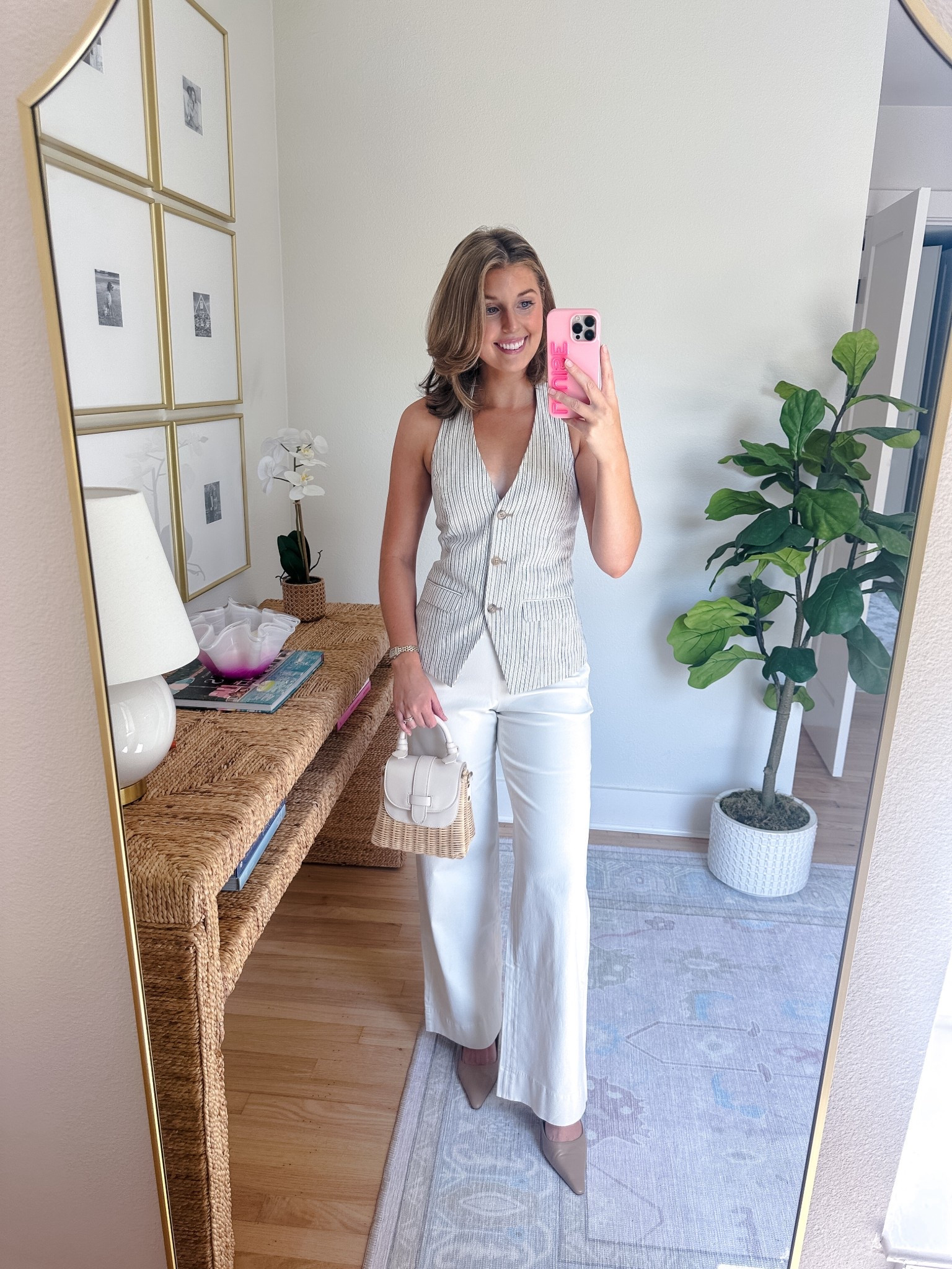 Summer outfit idea from Express! Wearing an XS in top and 2R in pants 

@express #DressToExpress #ExpressPartner