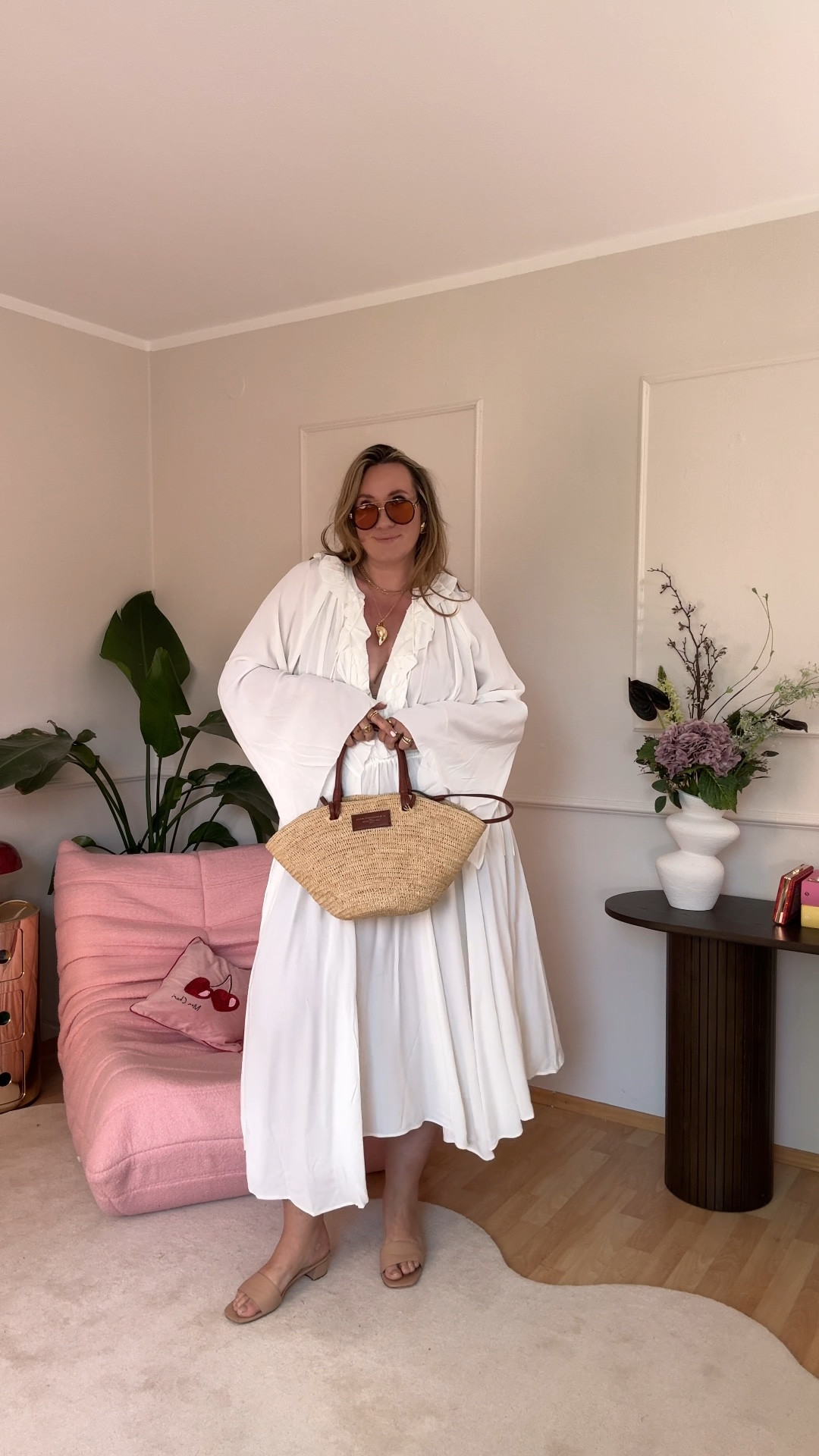 Noch auf der Suche nach tollen weißen Kleidern für den Sommer oder nächsten Urlaub? Ich habe hier ganz tolle rausgesucht. Das getragene Kleid ist auch verlinkt. Vielleicht könnt ihr euch ja benachrichtigen lassen ❤️

#LTKkleider #LTKsummer #LTKplussize