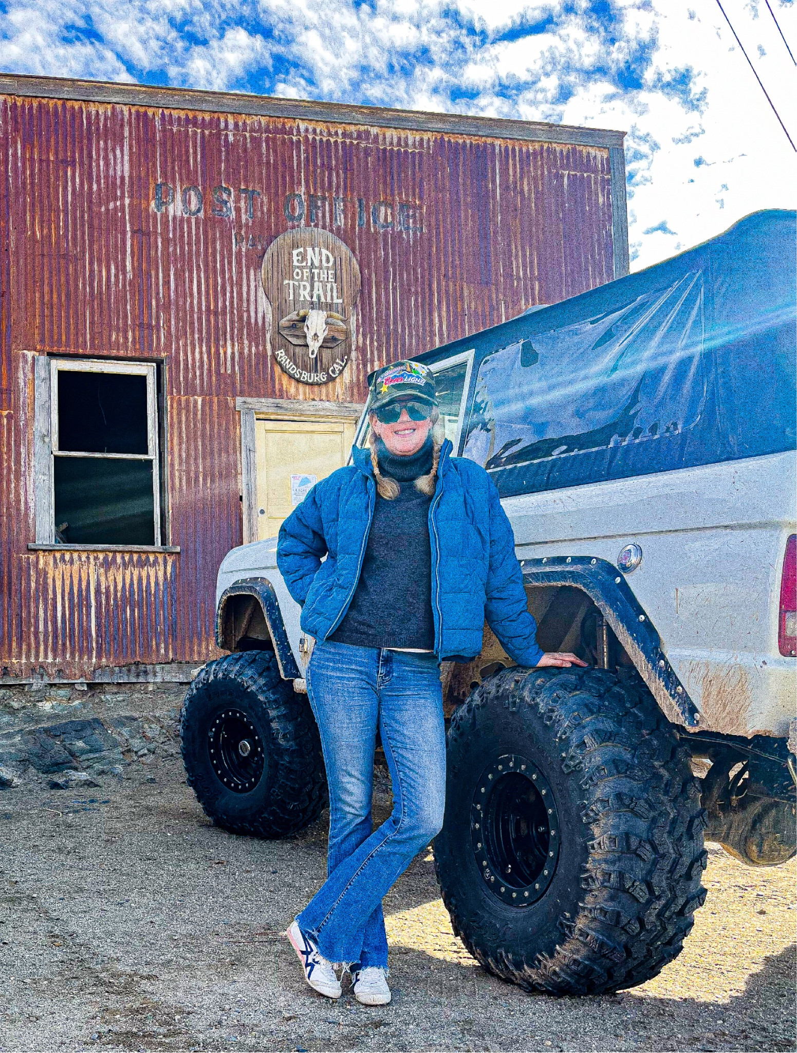 A little fun in the Mojave Desert this last week! 🌵  #bronco73 
Follow my instagram @kellylorenedesign to find out where I got my hat! I got my hat! 🧢 🤩🌸✨

#LTKMostLoved #LTKover40 #LTKtravel