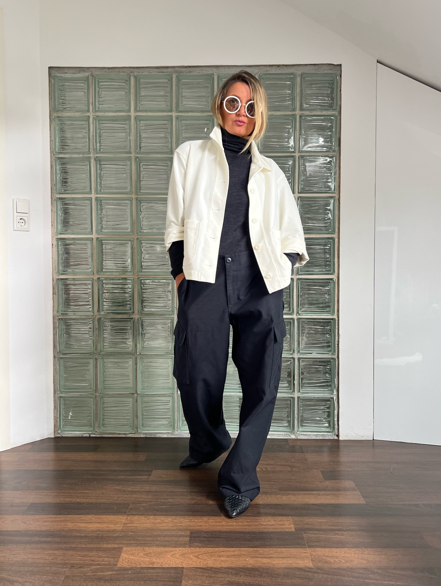 Dunkles edles grau mit cremeweiss 
.. eine edle Kombination, die mit der Baggyhose richtig cool wirkt

Alles von @uniqlo

#uniqloeurope #lifewear #nachhaltig #baggyhose