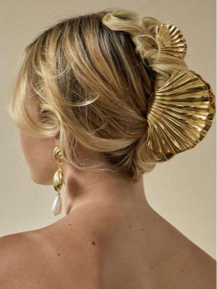1 Pc Glossy Shell Metal Claw Clip,2024 Summer Ocean Series Hair Claw,INS Beach Style Shell & Titanium Steel Headwear Gift,Shell Shaped Hair Pin For Half Up Hairstyle, Fashionable Hair Claw Hair Accessory For Back Headhair Clips Hair Jaw Clip Hair Clamps Hair Clutch Hair Catcher Clip | SHEIN