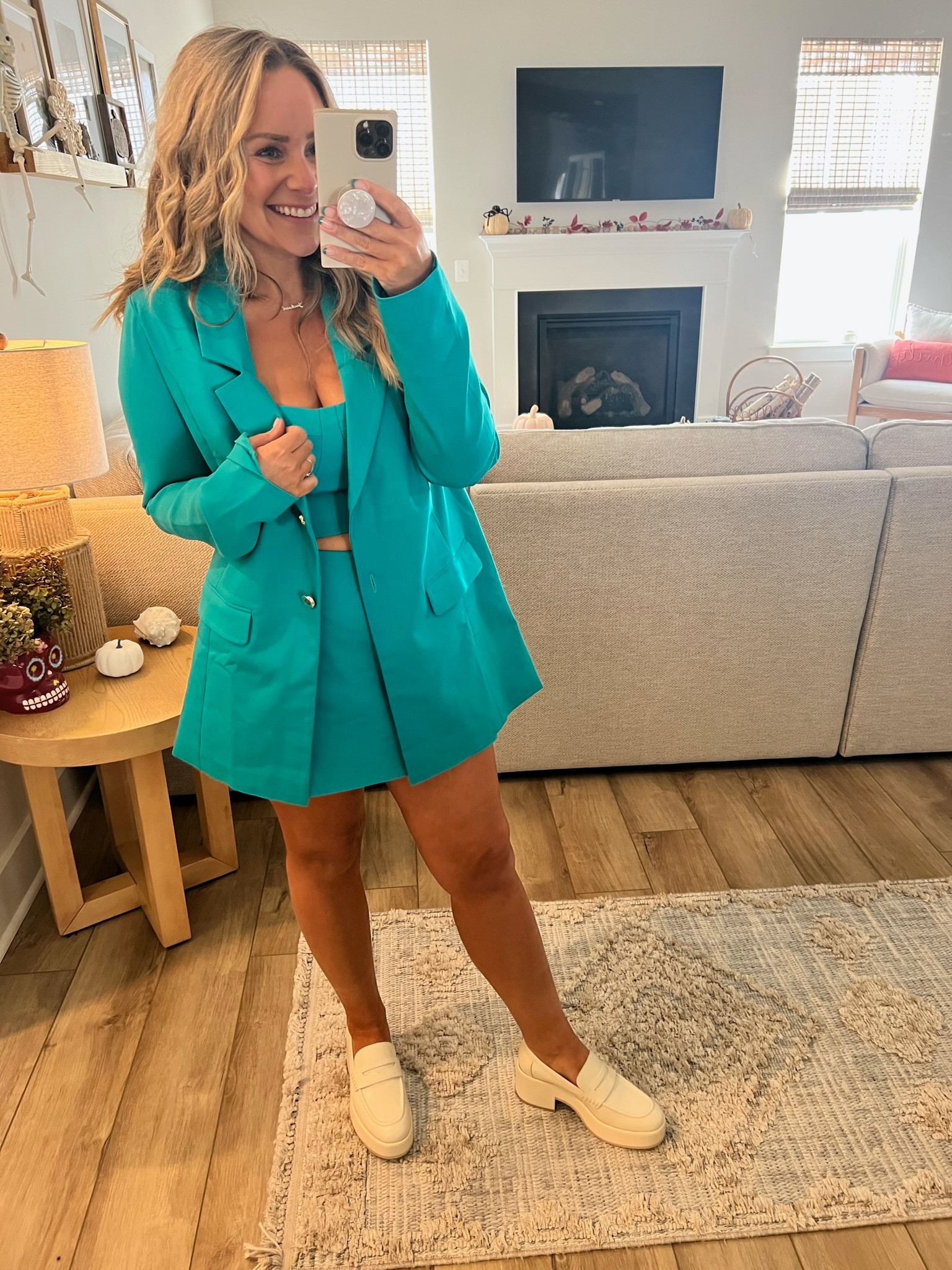Show Me Your Mumu 3 piece teal blazer outfit! You can buy the crop top, skort or blazer separate or together. I ordered a L they run TTS! 
#midsizefashion #midsizeapprovedblazer

#LTKstyletip #LTKmidsize #LTKCon
