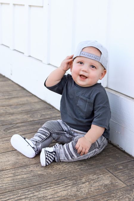 Baby Boy Fall Outfit

Vans shoes / cotton on kids / baby fall style / baby SnapBack hat 

#LTKkids #LTKbaby