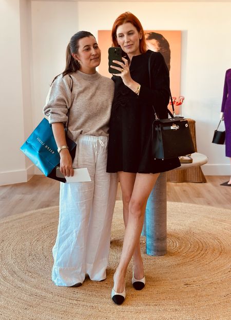 👯‍♀️ the best teammate out there ❤️

Wearing this Valentino meets Carolina Herrera mini dress today with some of my luxe accessories. I love it with big block heels but put on sling backs for running around town. 


#LTKworkwear #LTKU