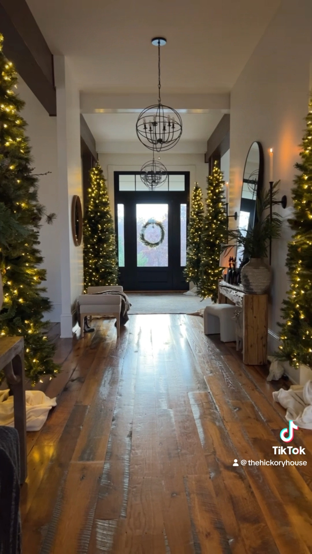 Christmas entryway of my dreams!! 

#LTKVideo #LTKHoliday #LTKhome
