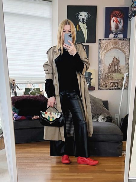 I live rain boots and these waterproof rubber Converse that I found thrifting are super fun paired with my 80s trench.
Converse and trench coat  both secondhand. 

•
.  #falllook  #torontostylist #StyleOver40  #secondhandFind #fashionstylist #slowfashion #FashionOver40  #MumStyle #genX #genXStyle #shopSecondhand #genXInfluencer #WhoWhatWearing #genXblogger #secondhandDesigner #Over40Style #40PlusStyle #Stylish40



#LTKfindsunder50 #LTKstyletip #LTKover40