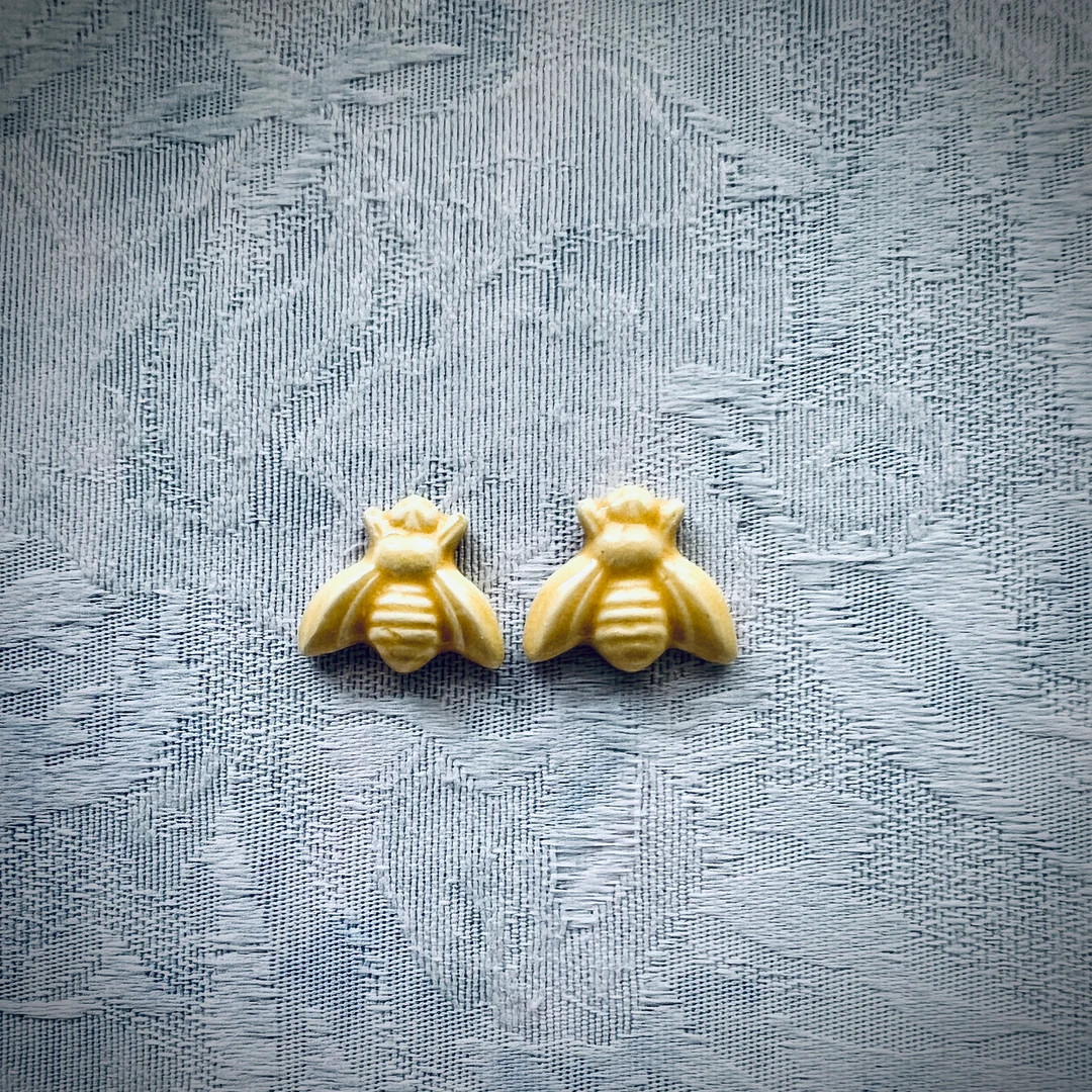 2 Ceramic Bees for Mosaic Garden Art, Mixed Media Project, Hand Painted Tiles - Etsy | Etsy (US)