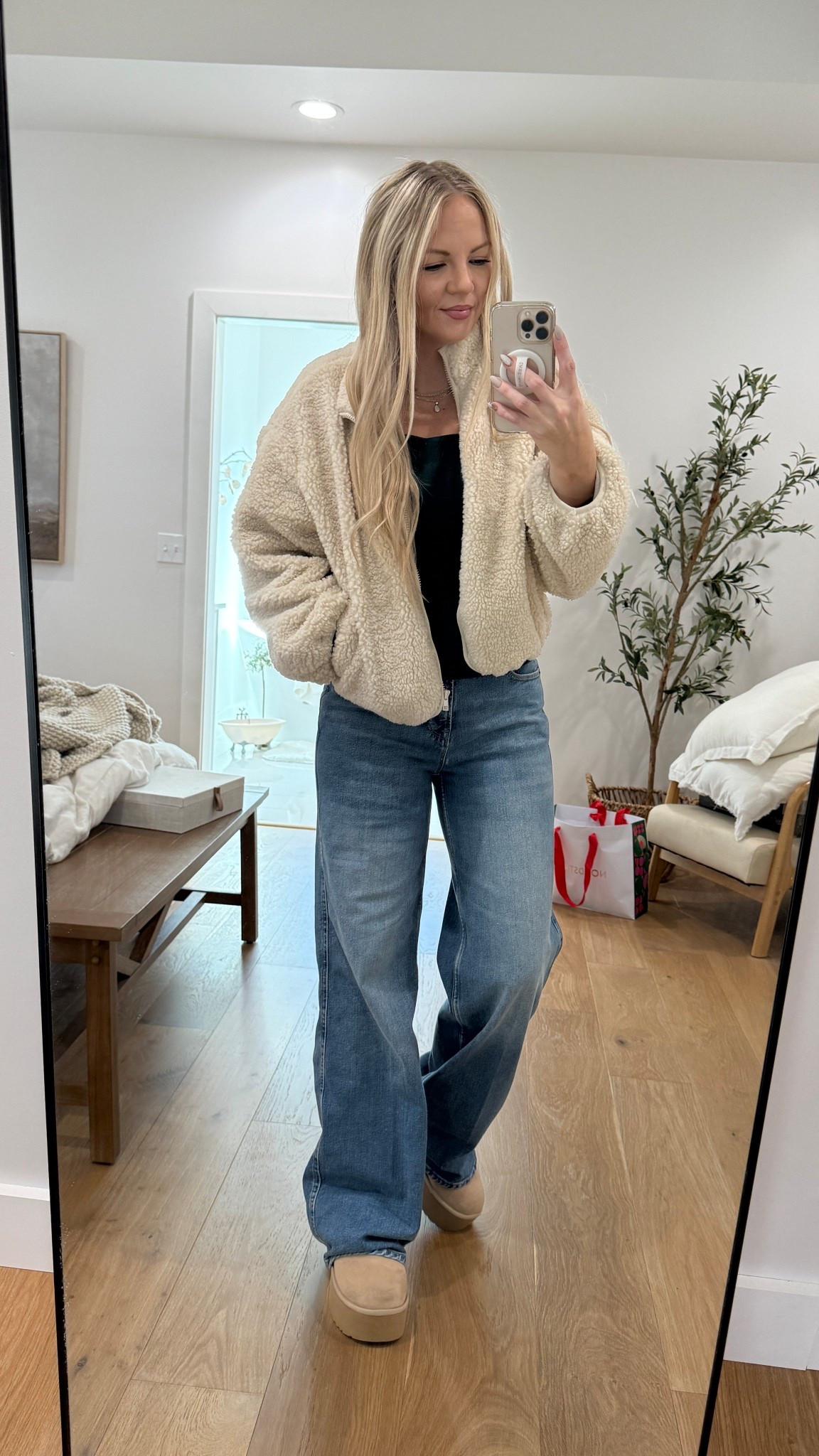 The cutest warmest sherpa bomber jacket is on sale!!


#LTKSeasonal #LTKSaleAlert #LTKFindsUnder50